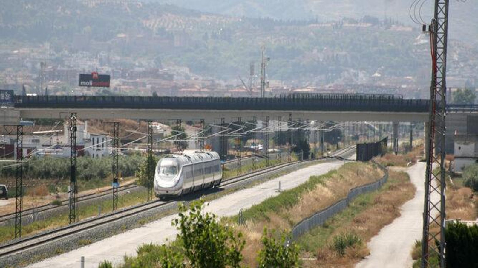 Avant procedente de Sevilla dirección Granada.