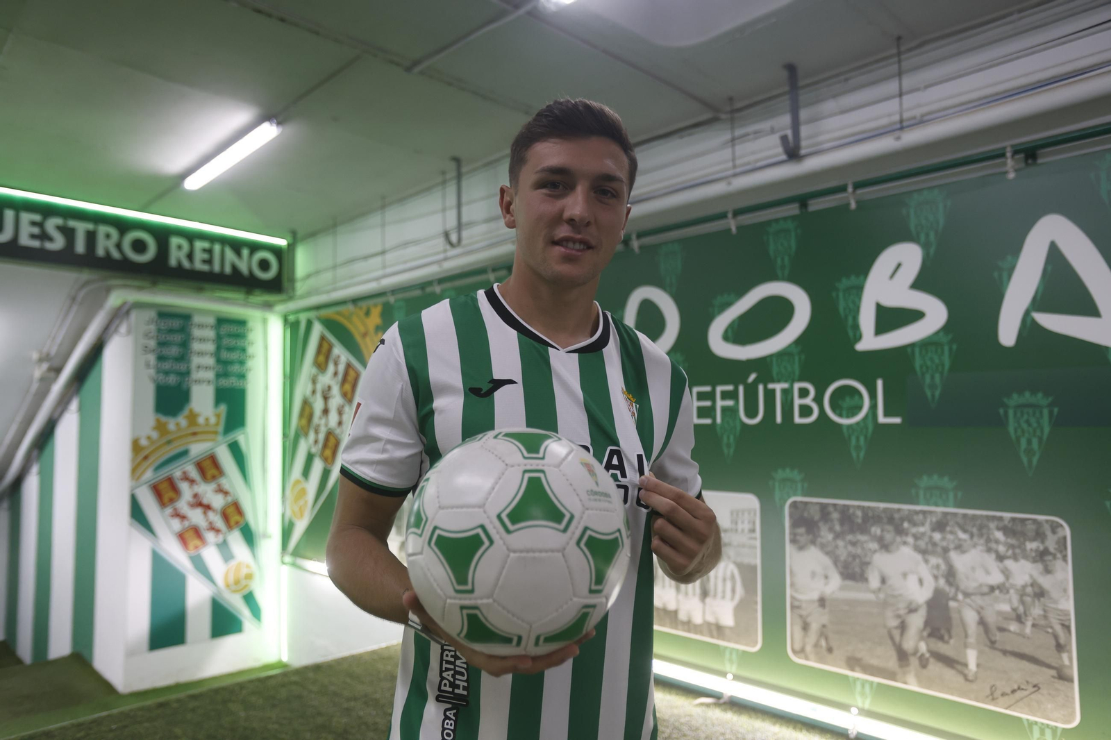 Las mejores fotos de la presentación de Alberto del Moral como nuevo jugador del Córdoba CF