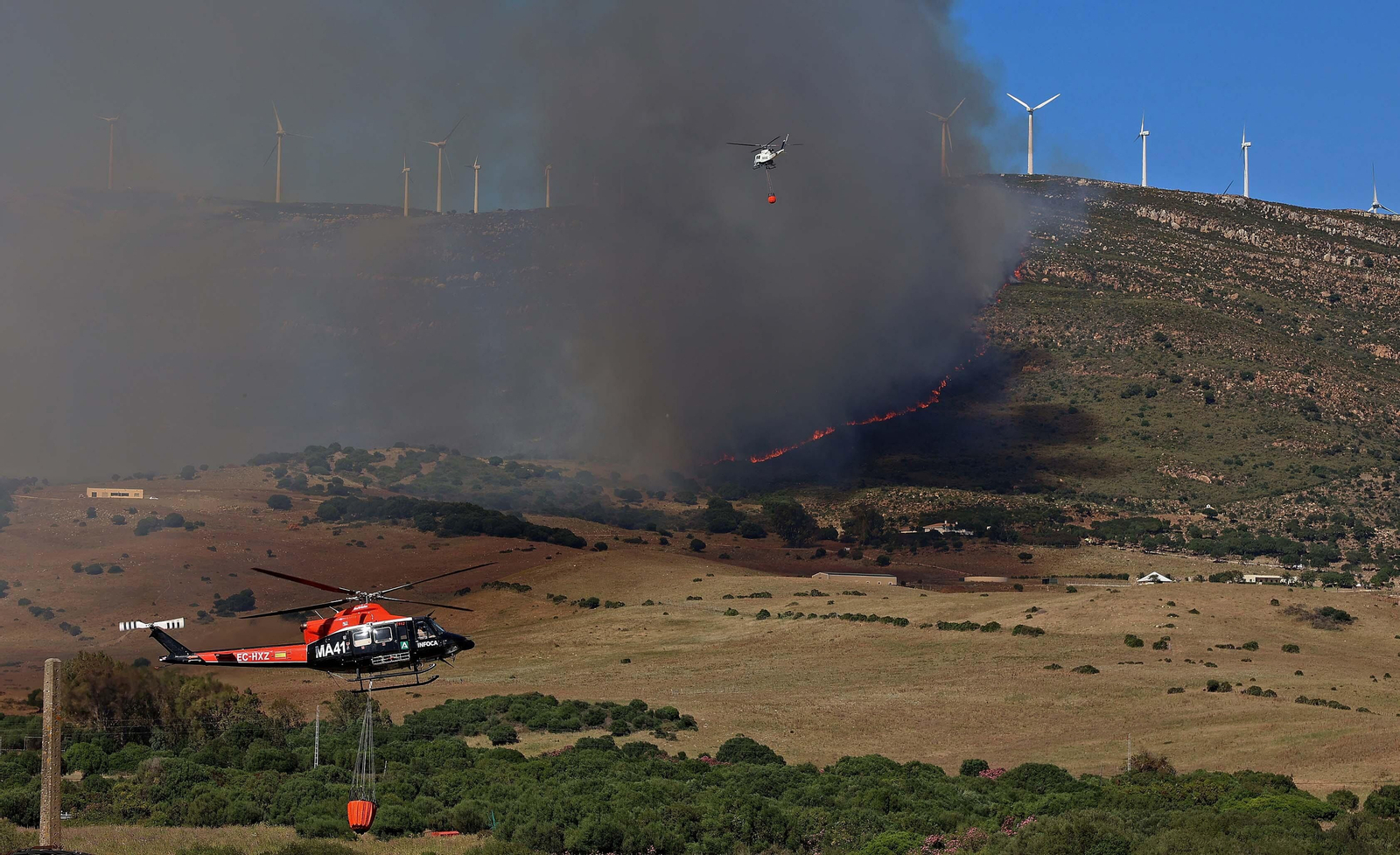 Imágenes del incendio de monte La Peña en Tarifa Imágenes del incendio de monte La Peña en Tarifa