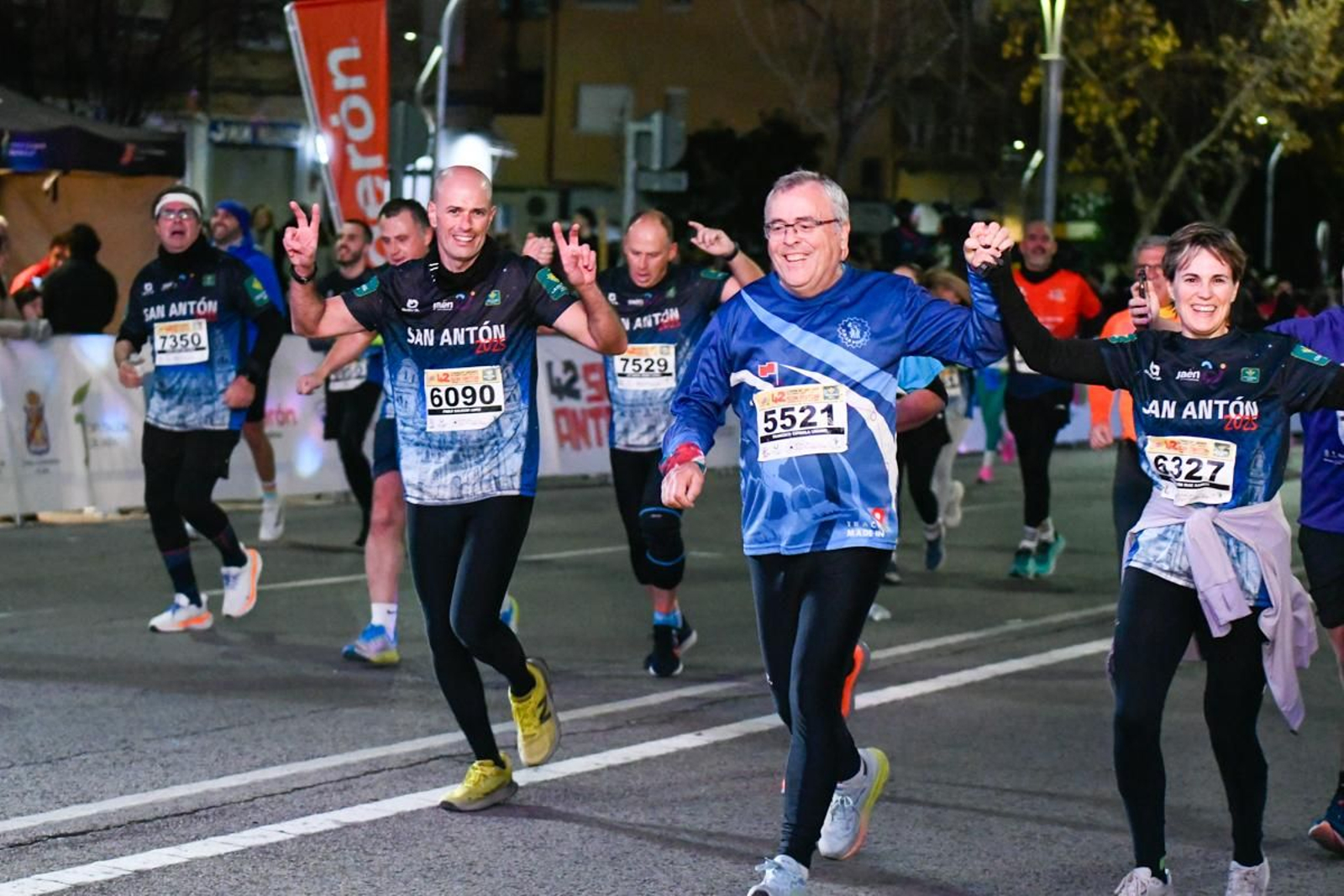 En imágenes: búscate en tu llegada a meta de la Carrera de San Antón 2025 (12)