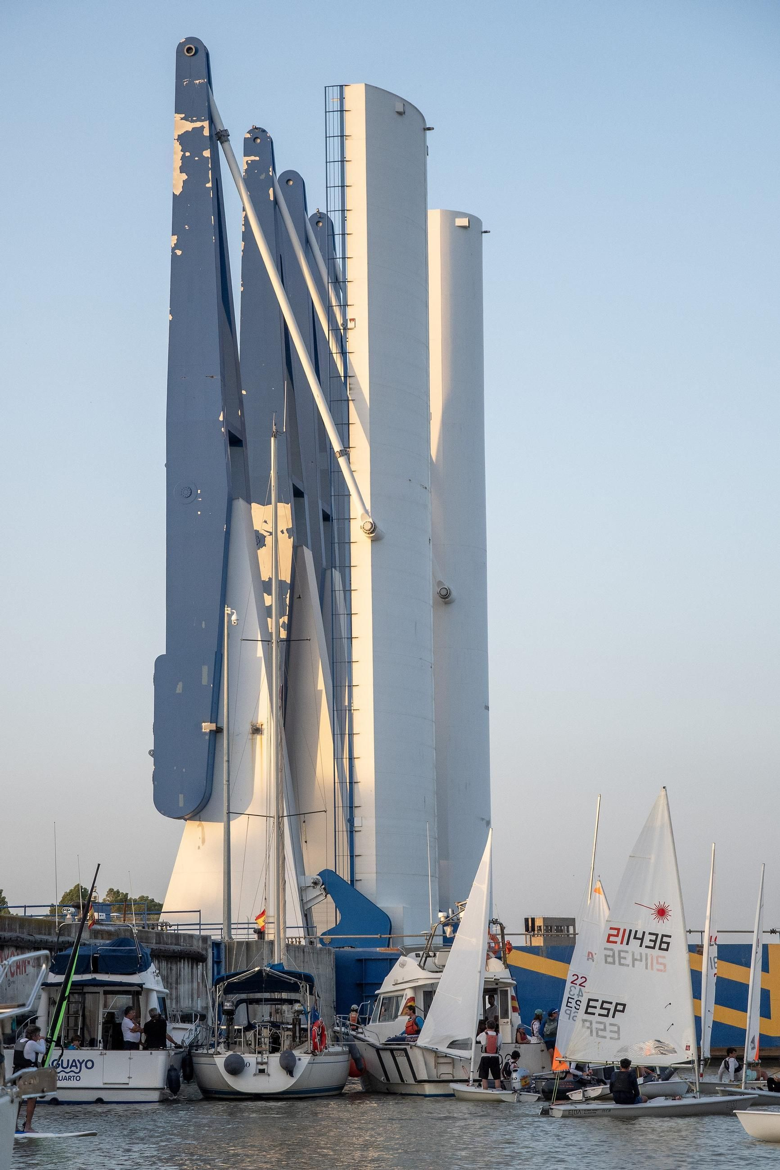Las espectaculares fotos del Ascenso a Vela del Guadalquivir