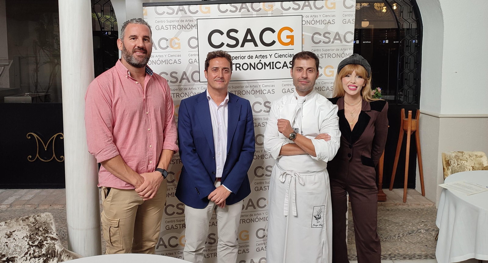 Firma del acuerdo entre Hostecor y el CSACG.