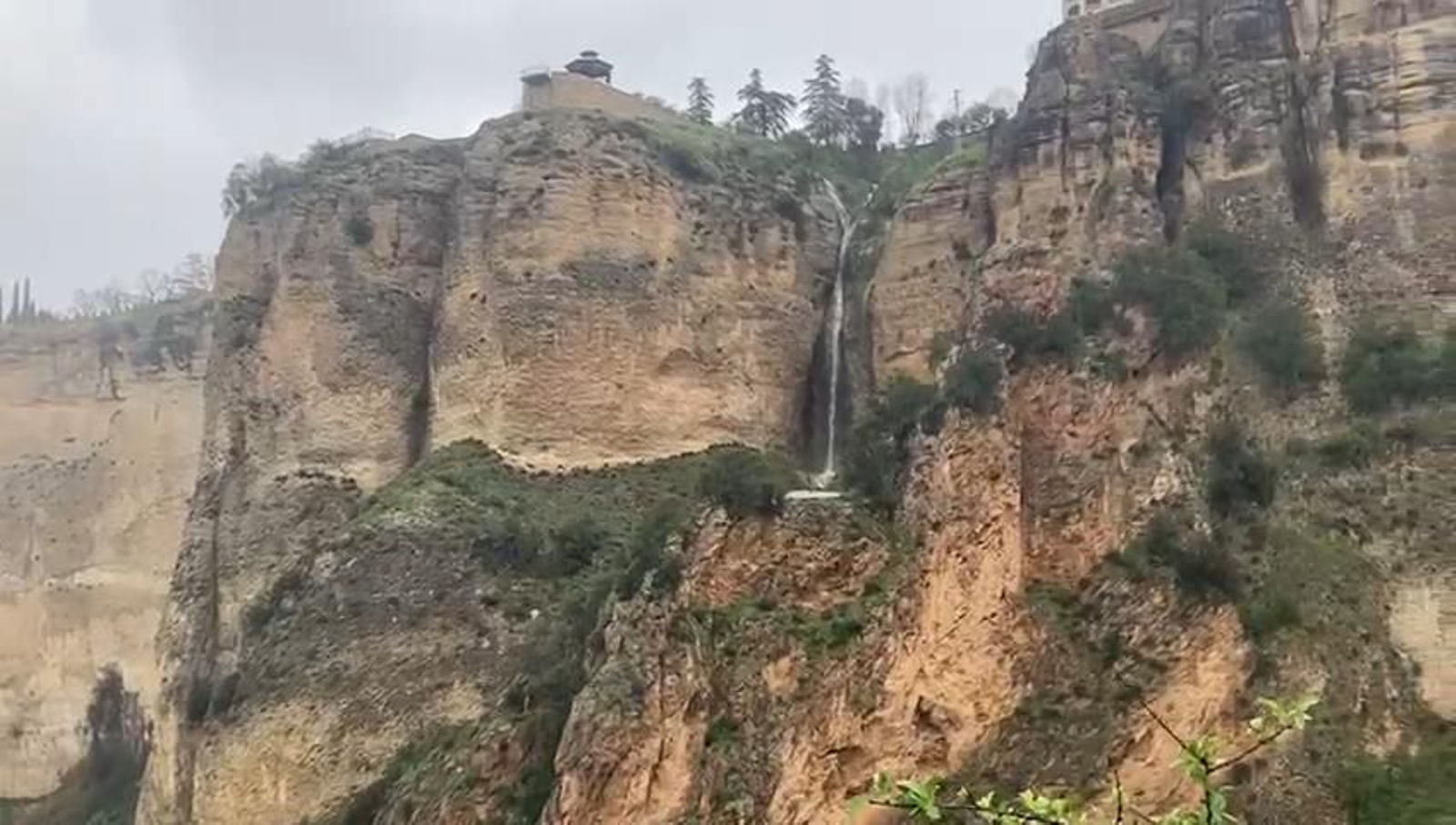 Río Guadalevín pasando por el Puente Nuevo de Ronda