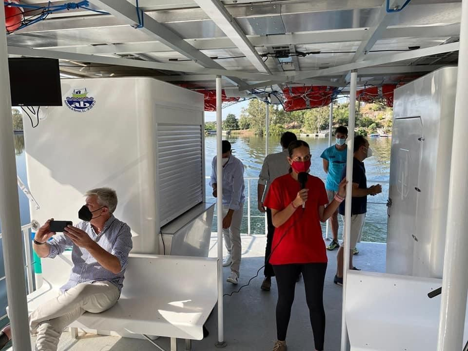 El primer viaje en barco por el Bembézar, en imágenes