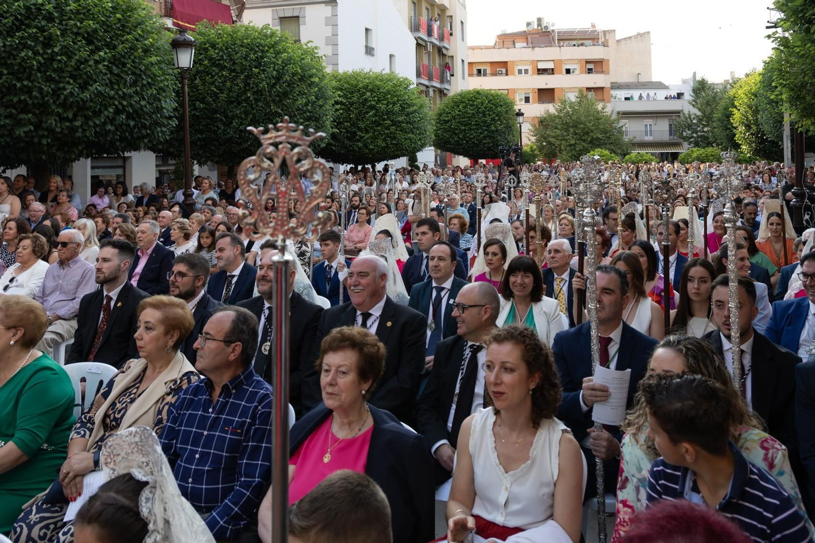 Santa Ana, patrona de Torredelcampo, recibe el bastón de mando como Alcaldesa Perpetua.