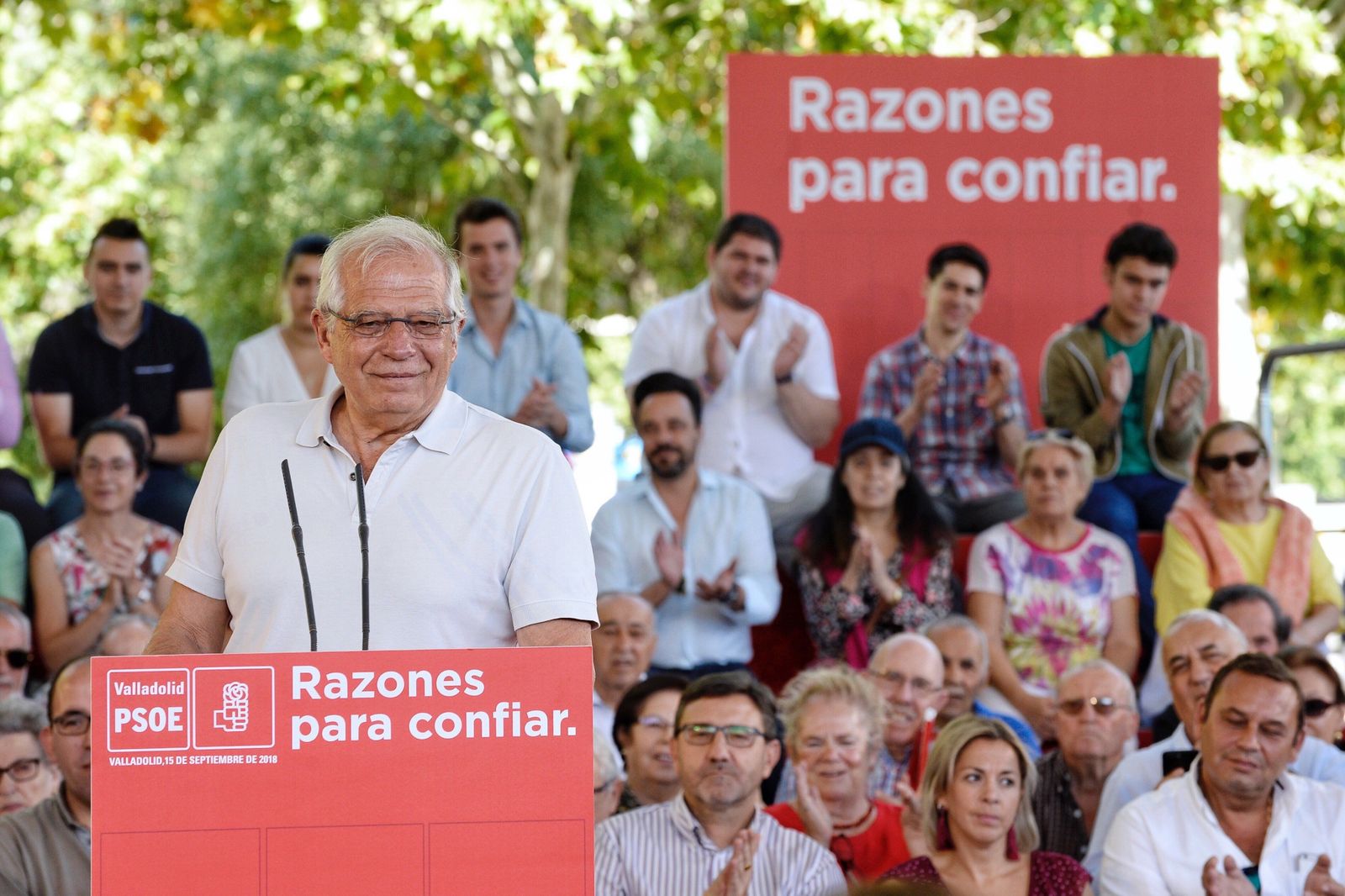 Borrell se dirige a los militantes socialistas en un acto en Valladolid.