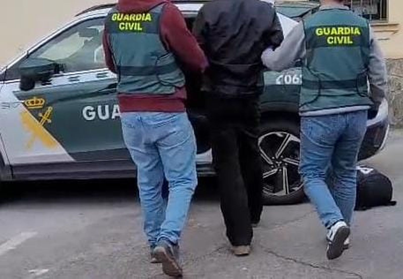 Detención de la Guardia Civil al presunto autor.