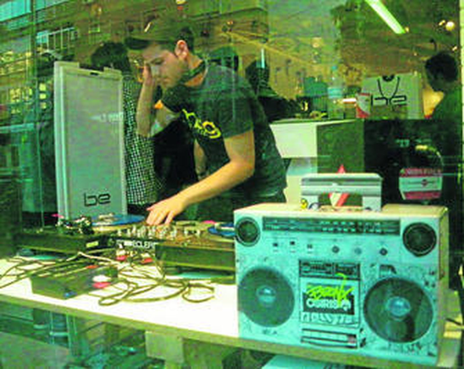 Asensio se encargó de poner la banda sonora a la actividad y a la fiesta posterior.