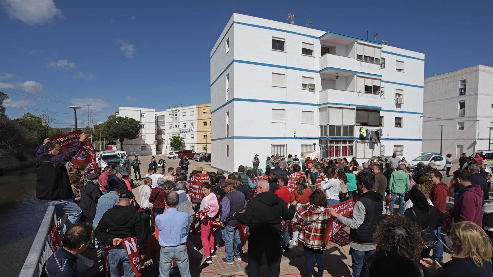 Fotos de la concentración contra la subestación eléctrica en Puente Mayorga