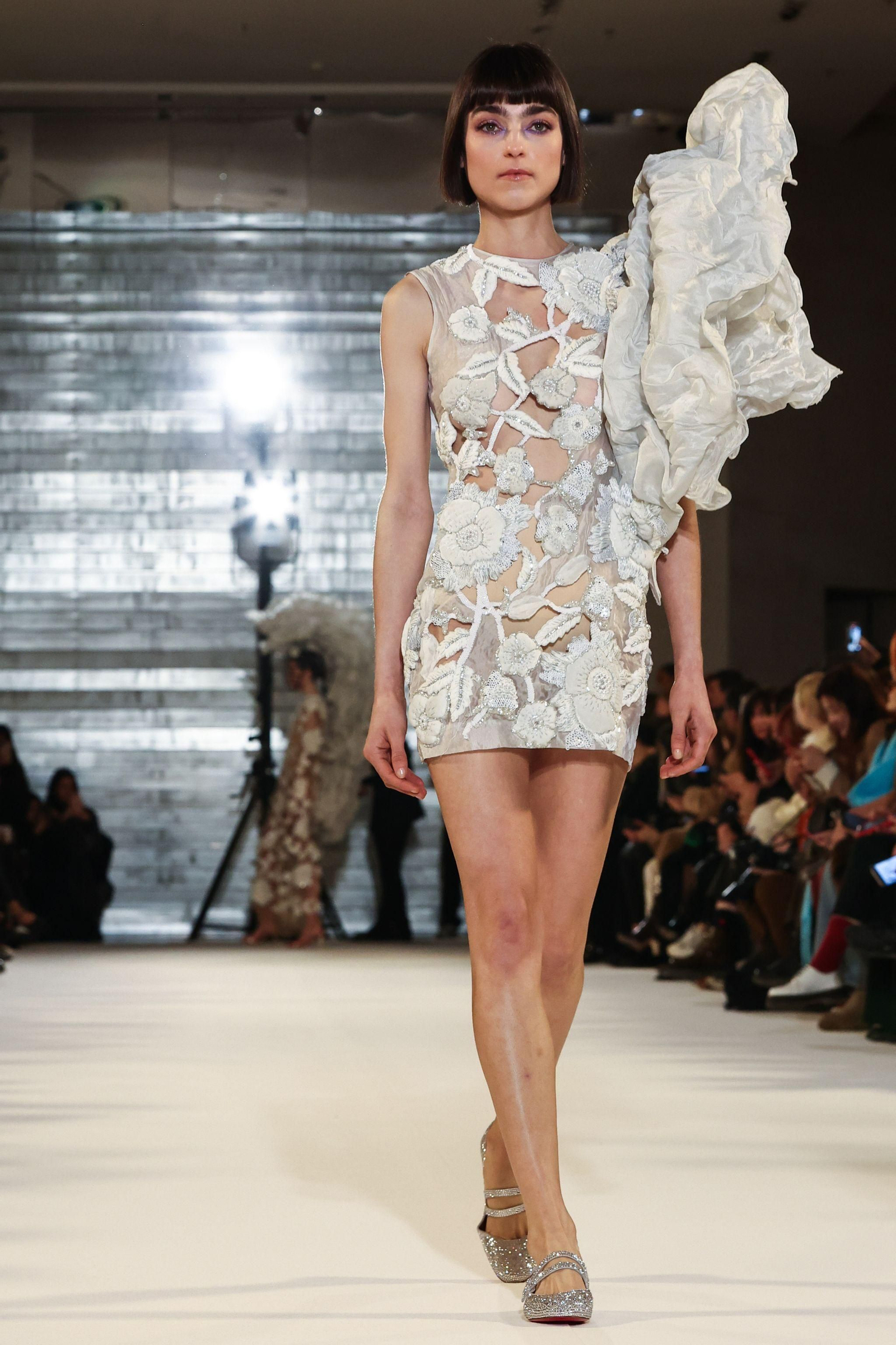 Juana Martín presenta su colección 'La Rosée' en la pasarela de Alta Costura de París, en imágenes