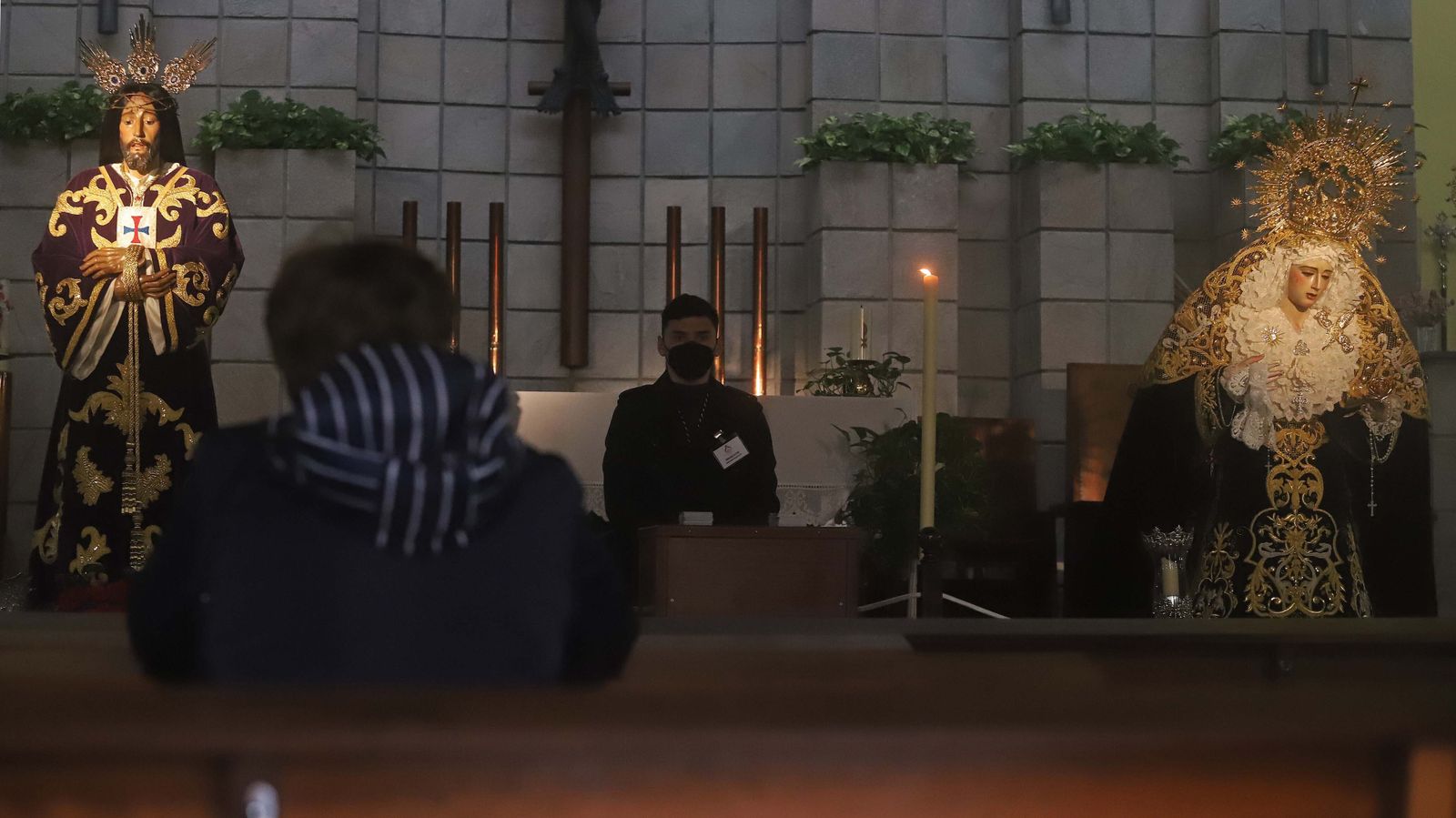 Solemne veneración de fieles al Medinaceli de La Línea