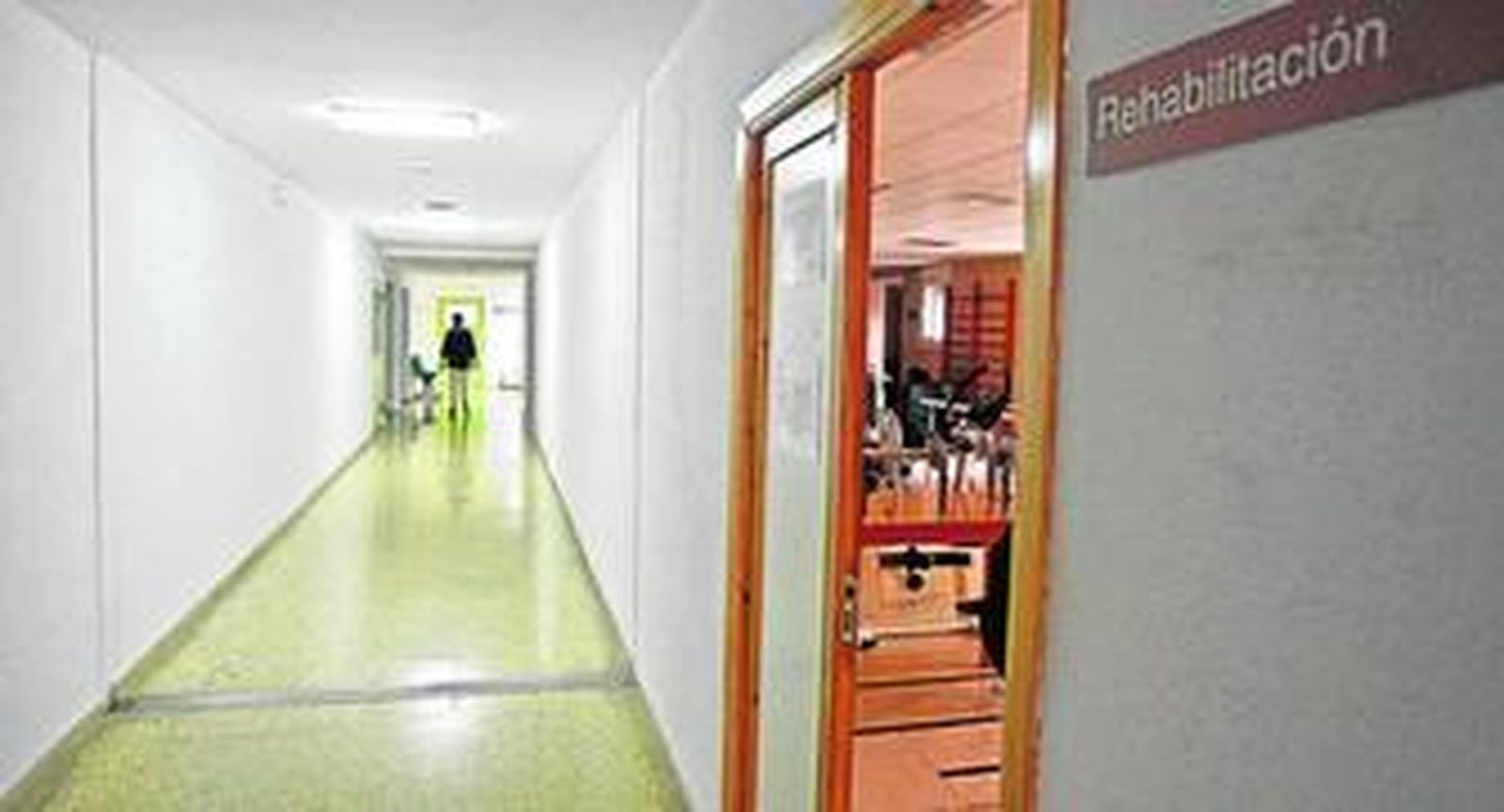 Pascual ha tenido que cerrar ya tres de las cinco plantas de su hospital de San Rafael por la falta de actividad.