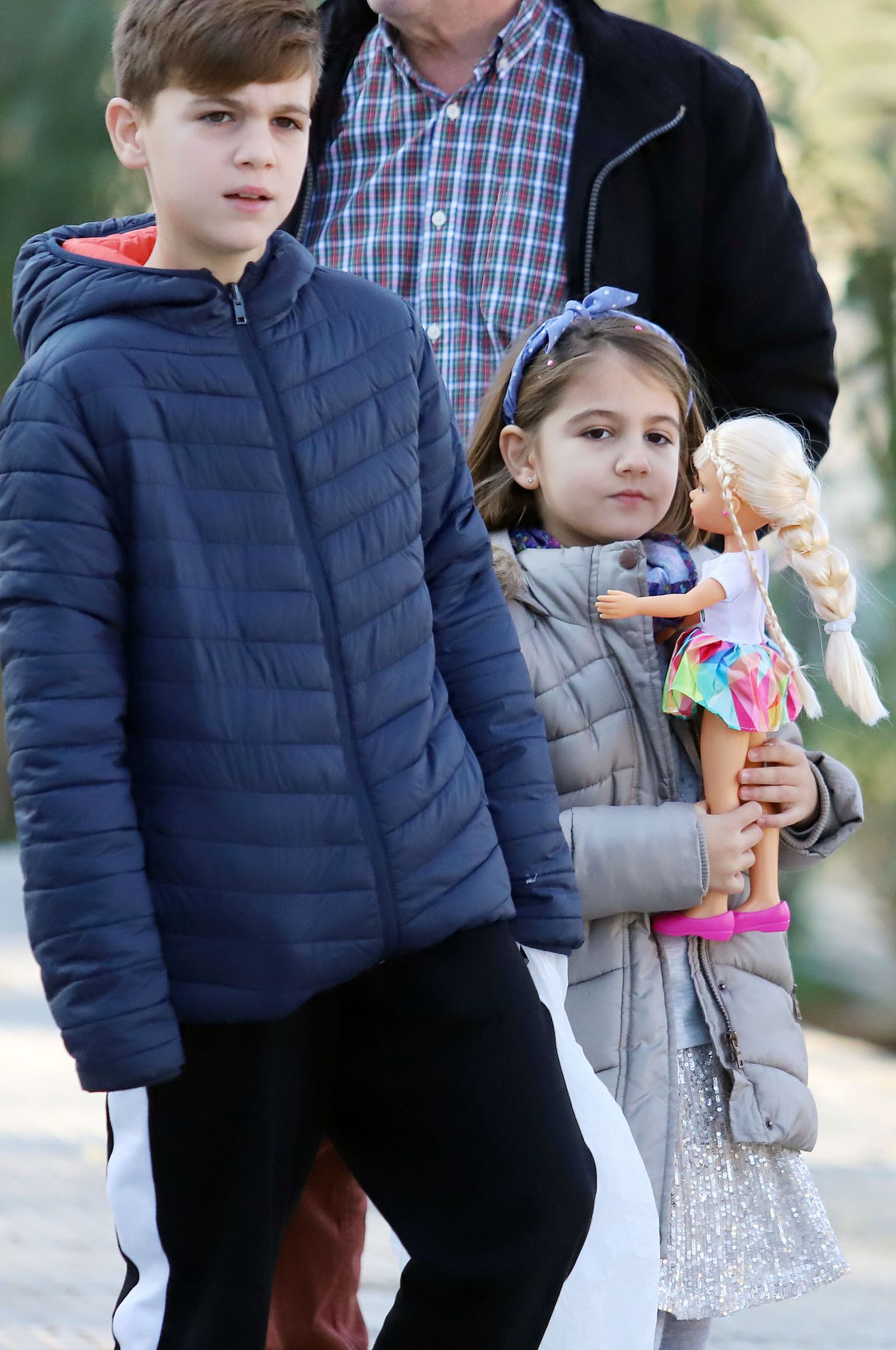 Imágenes de los niños recibiendo sus regalos de Reyes
