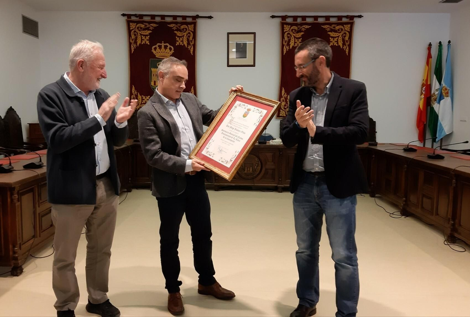 Jorge Jiménez Oliva, entre Helenio Lucas Fernández y Juan Franco