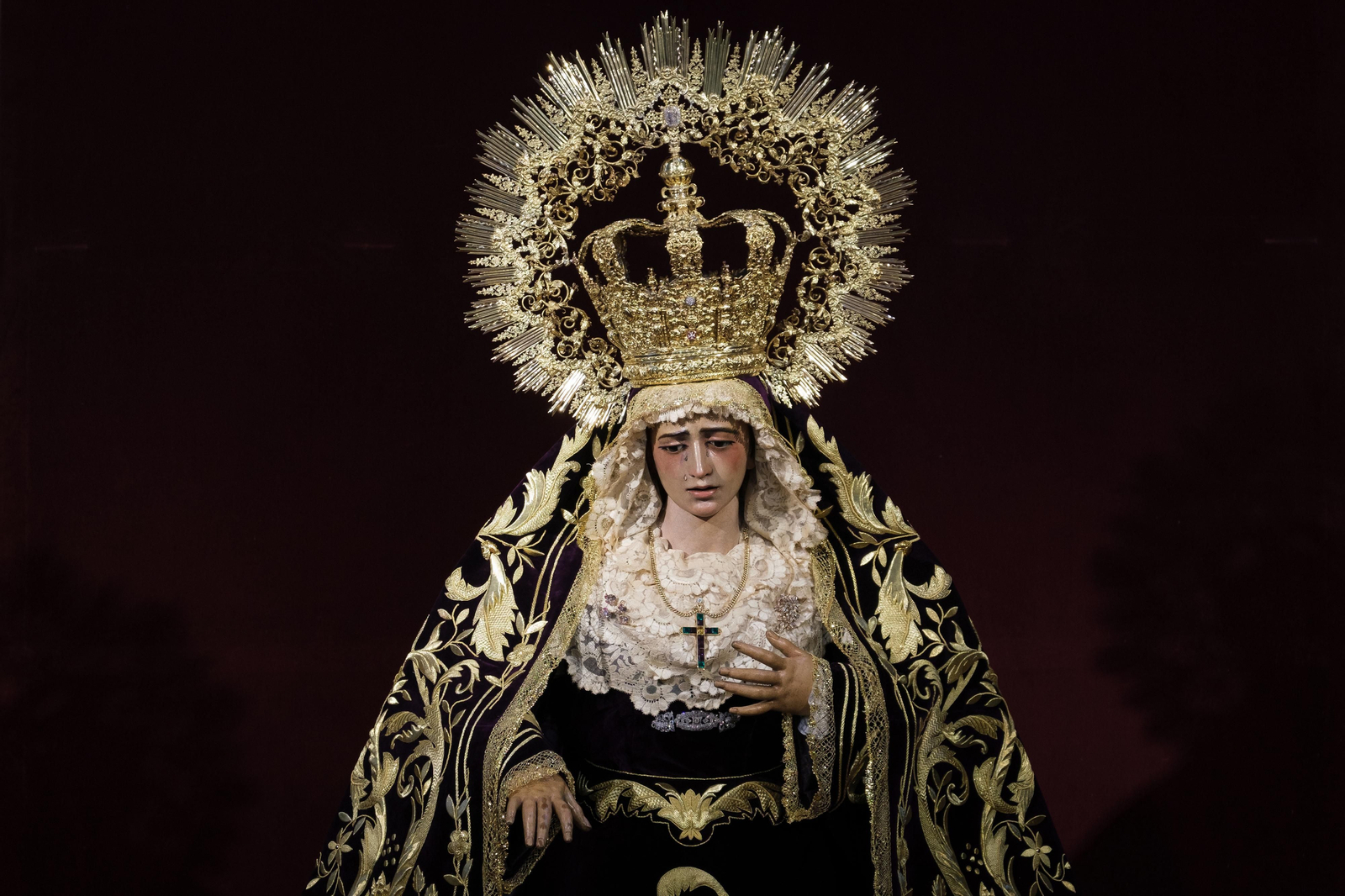 Las imágenes del besamanos a la Virgen de la Amargura