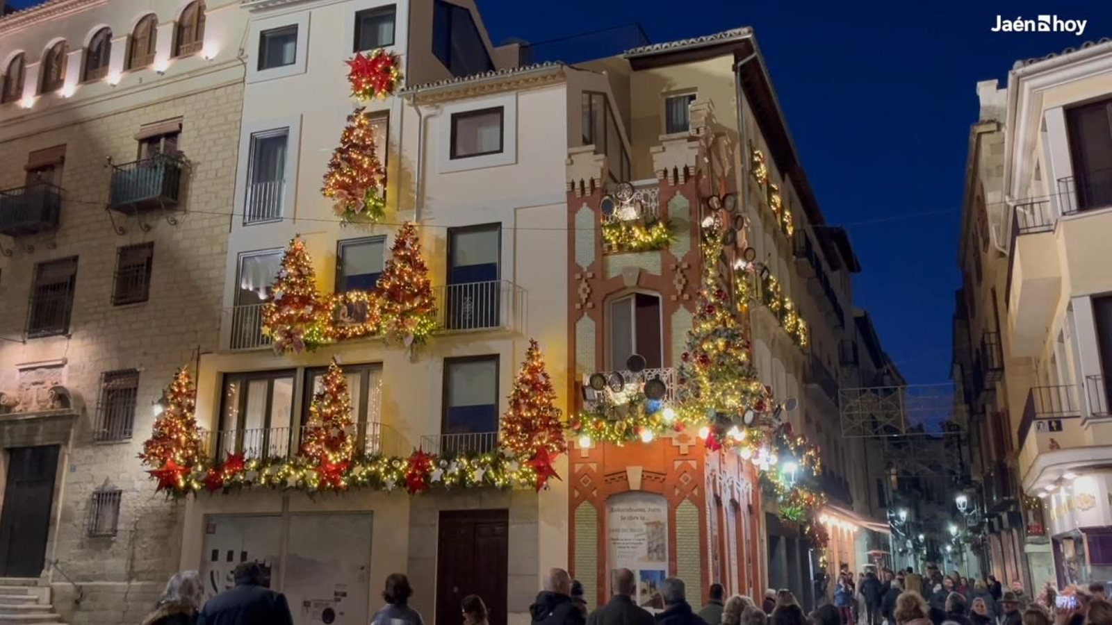 La casa del reloj se ilumina por Navidad
