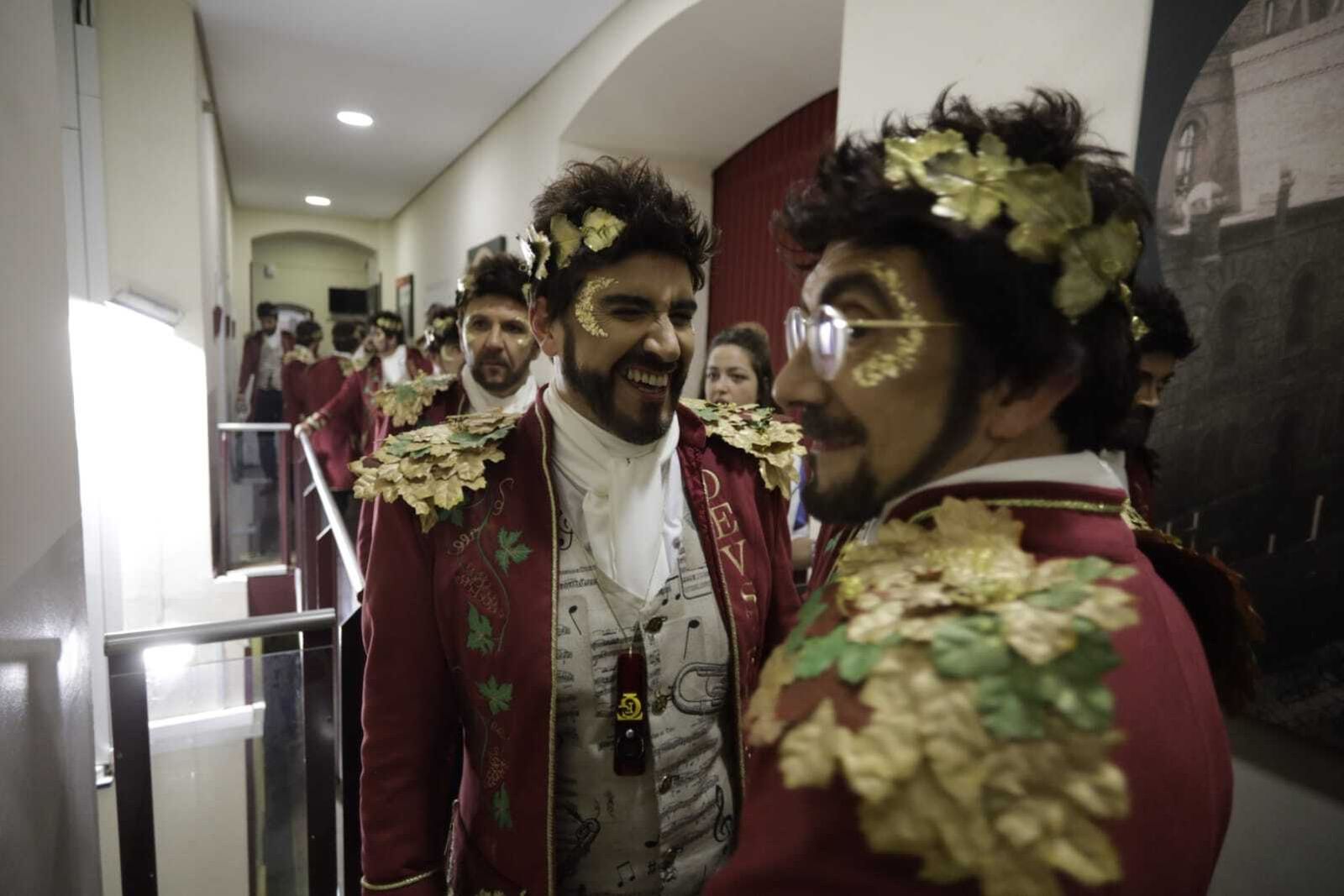 Comparsa Los borracheras en camerinos