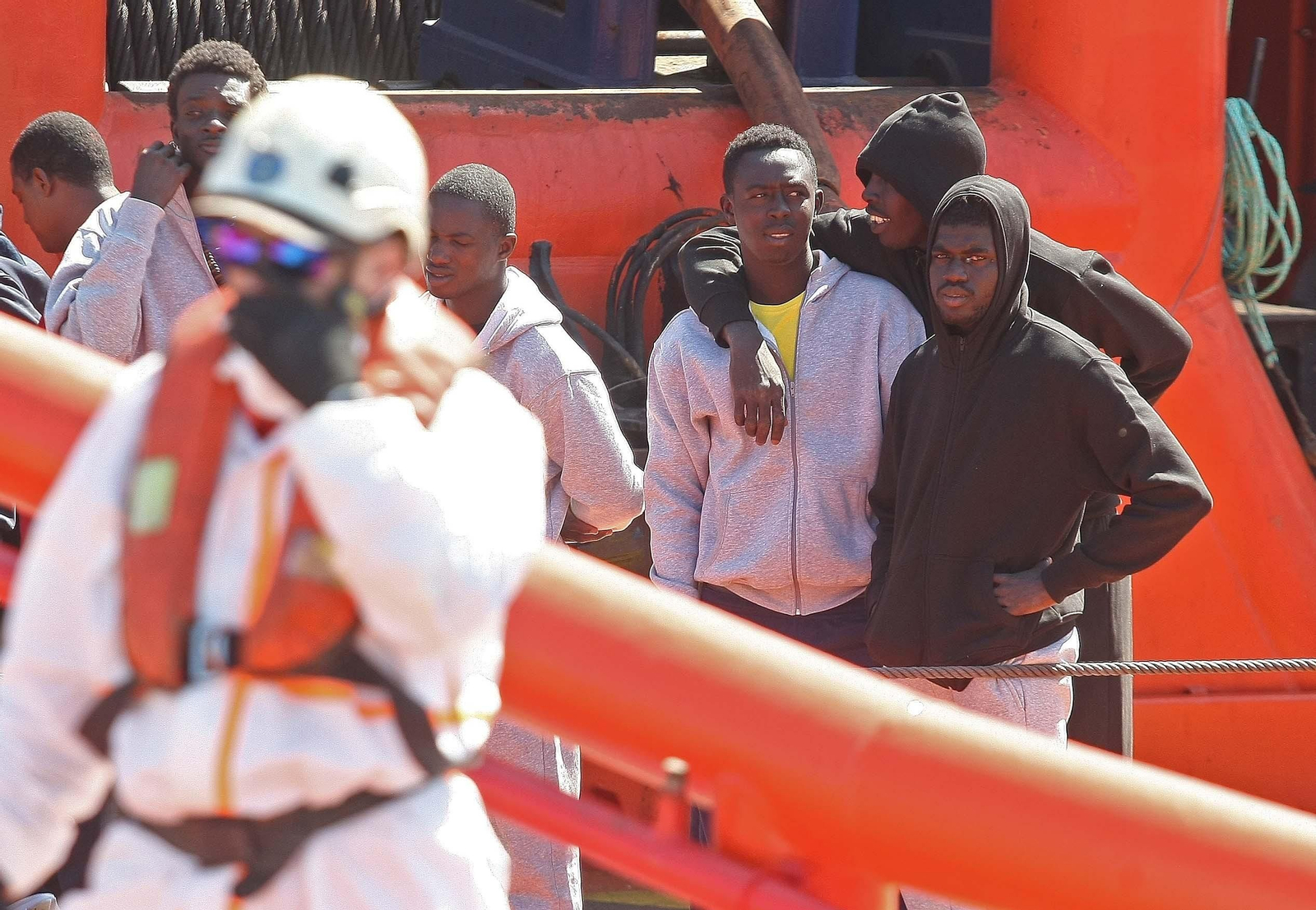 Rescatados 251 inmigrantes a bordo de 11 pateras en aguas del Estrecho