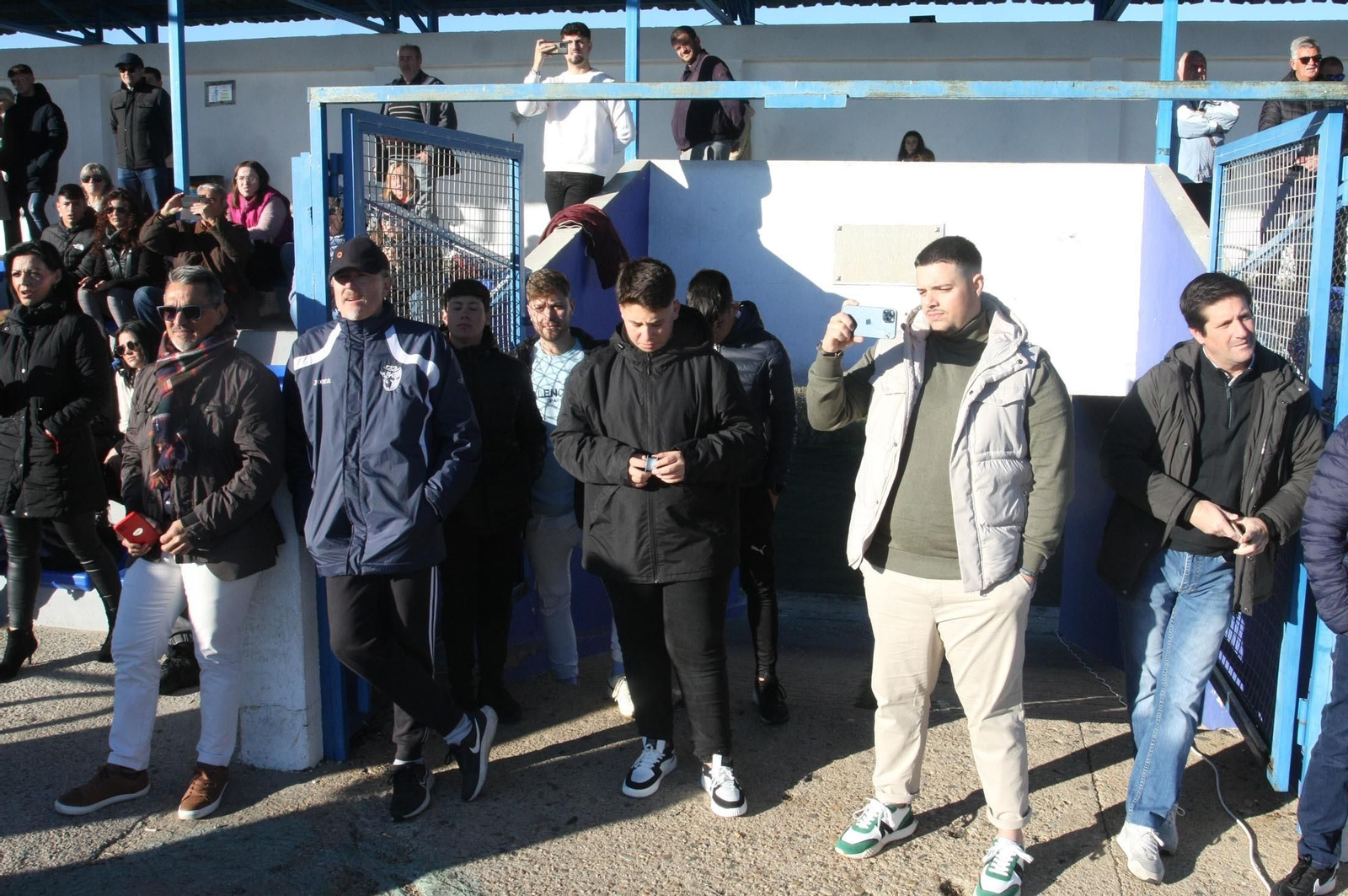 Imágenes del partido homenaje a los árbitros históricos de fútbol de Huelva