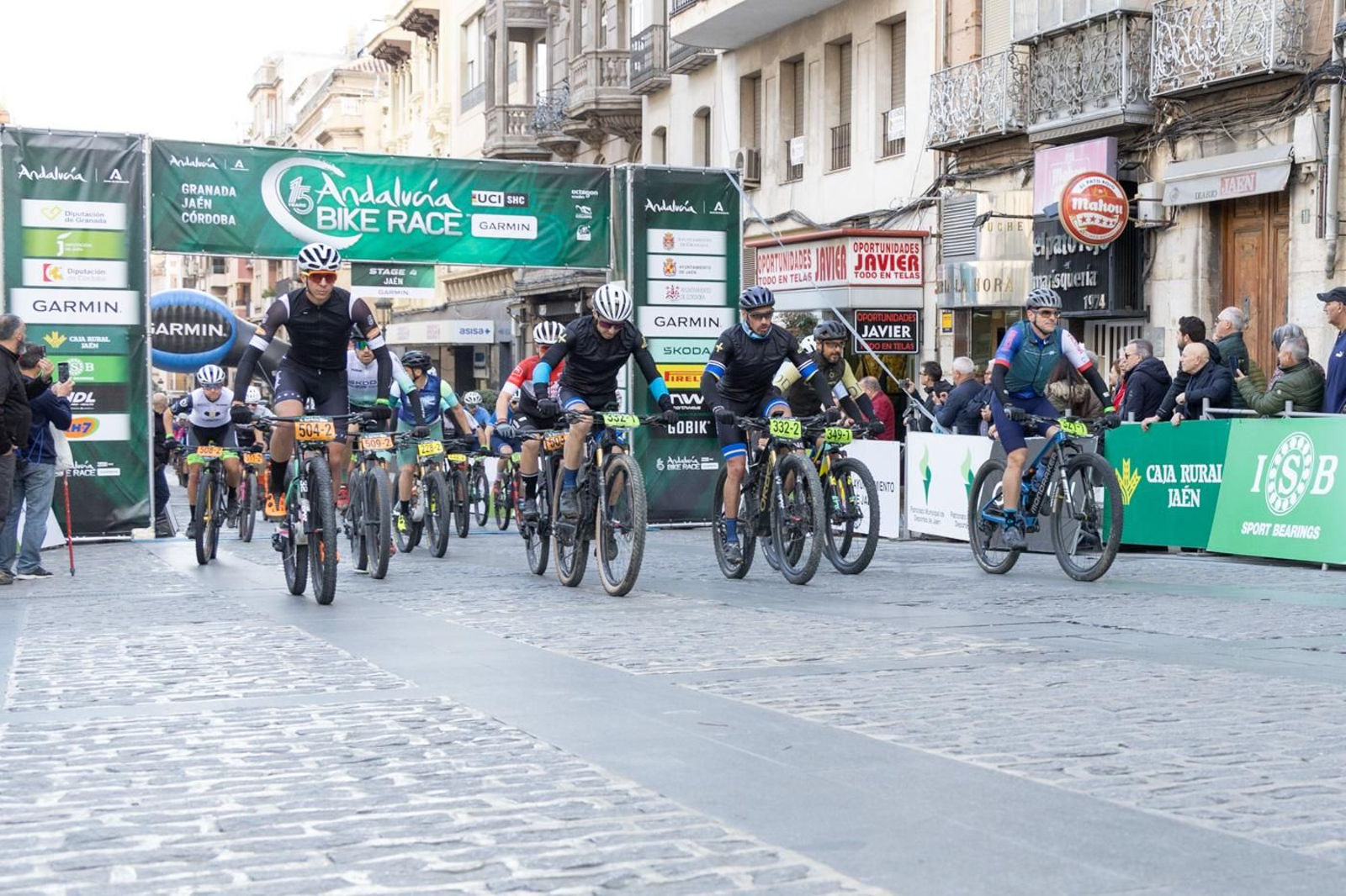 En imágenes: la Andalucía Bike Race dice adiós a Jaén con una etapa marcada por Jabalcuz