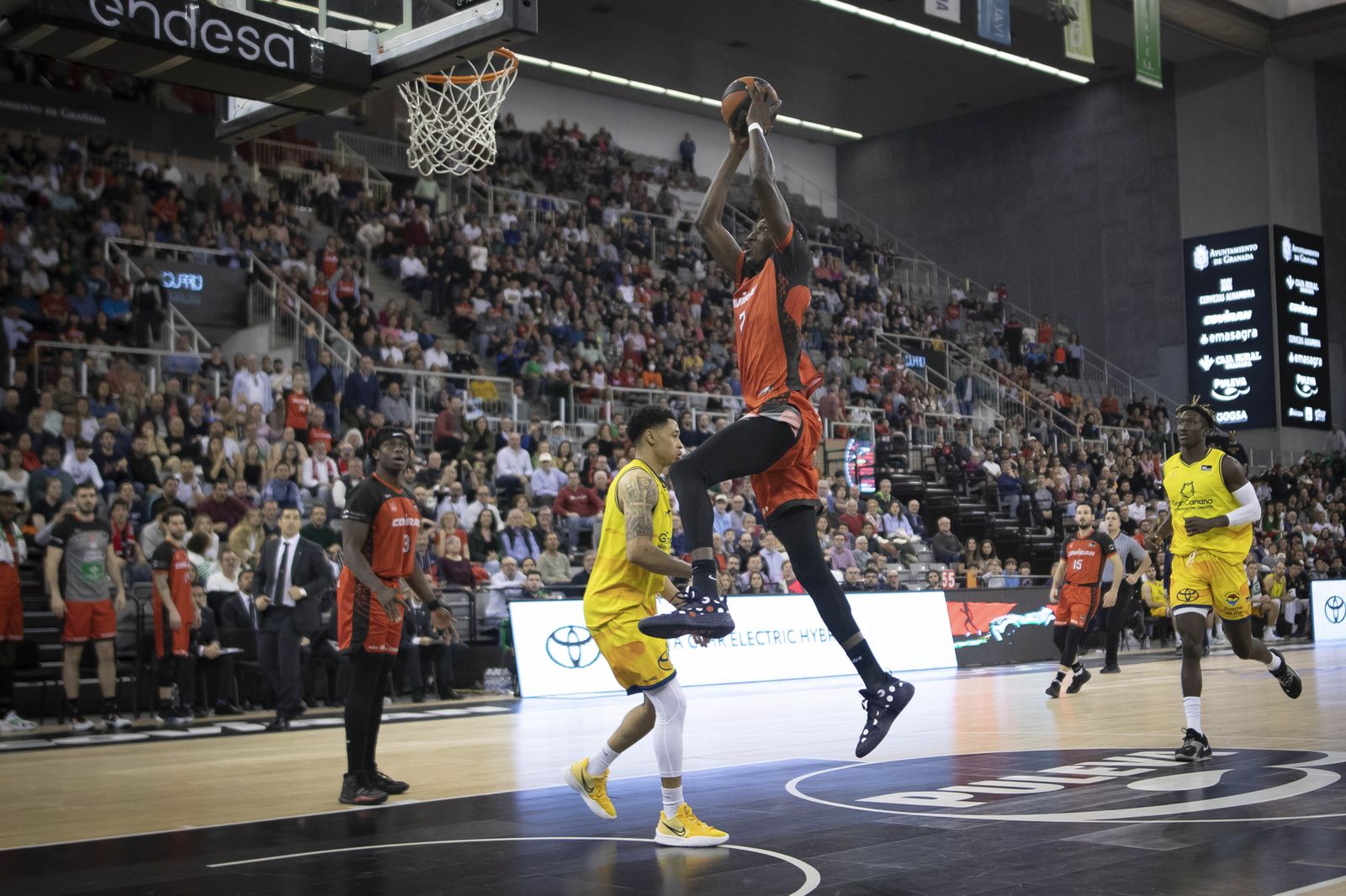 Un 'Puleva de chocolate' para animar a la Fundación Club Baloncesto Granada en el próximo partido