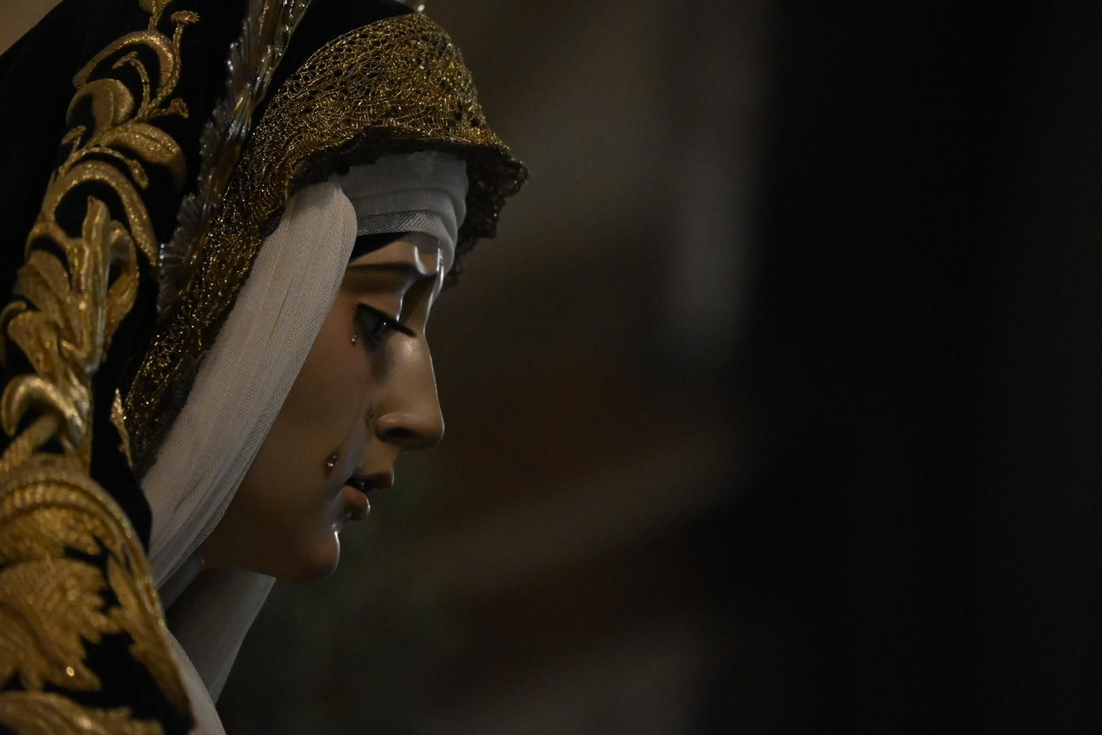 Las mejores imágenes del Miércoles Santo: Hermandad de la Santa Cruz
