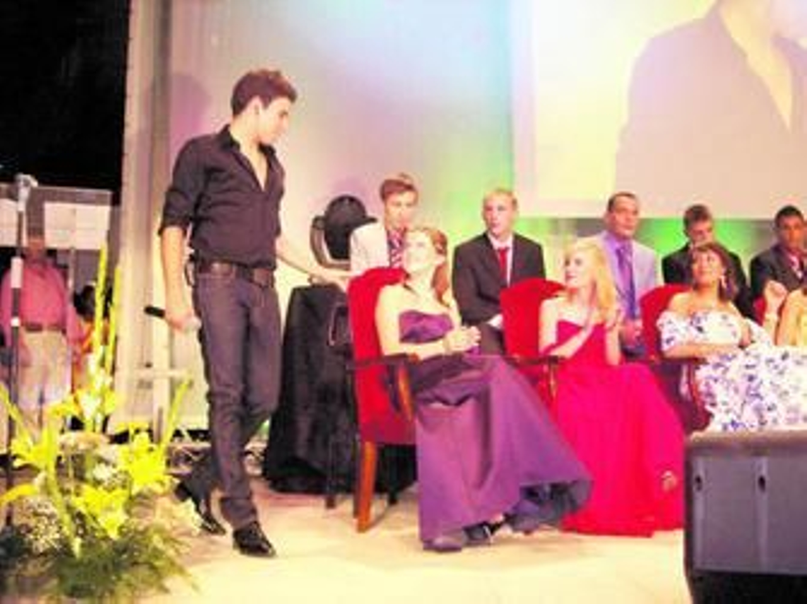 Ángel Capel a su salida al escenario donde interpretó cinco canciones.