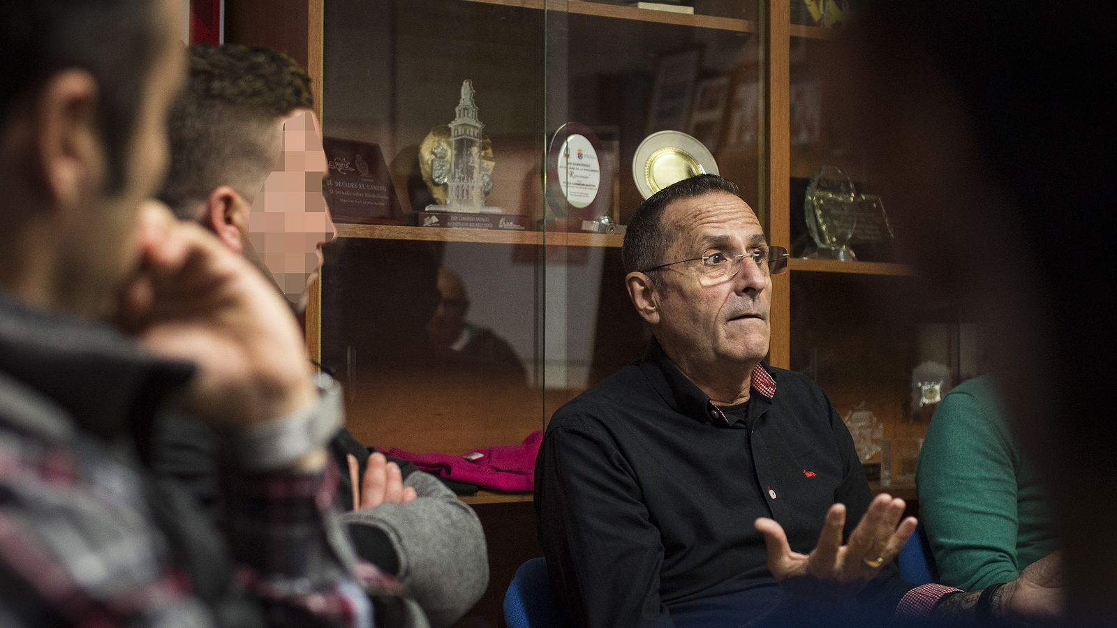 El presidente de AR La Rinconada, durante una reunión de uno de sus grupos.