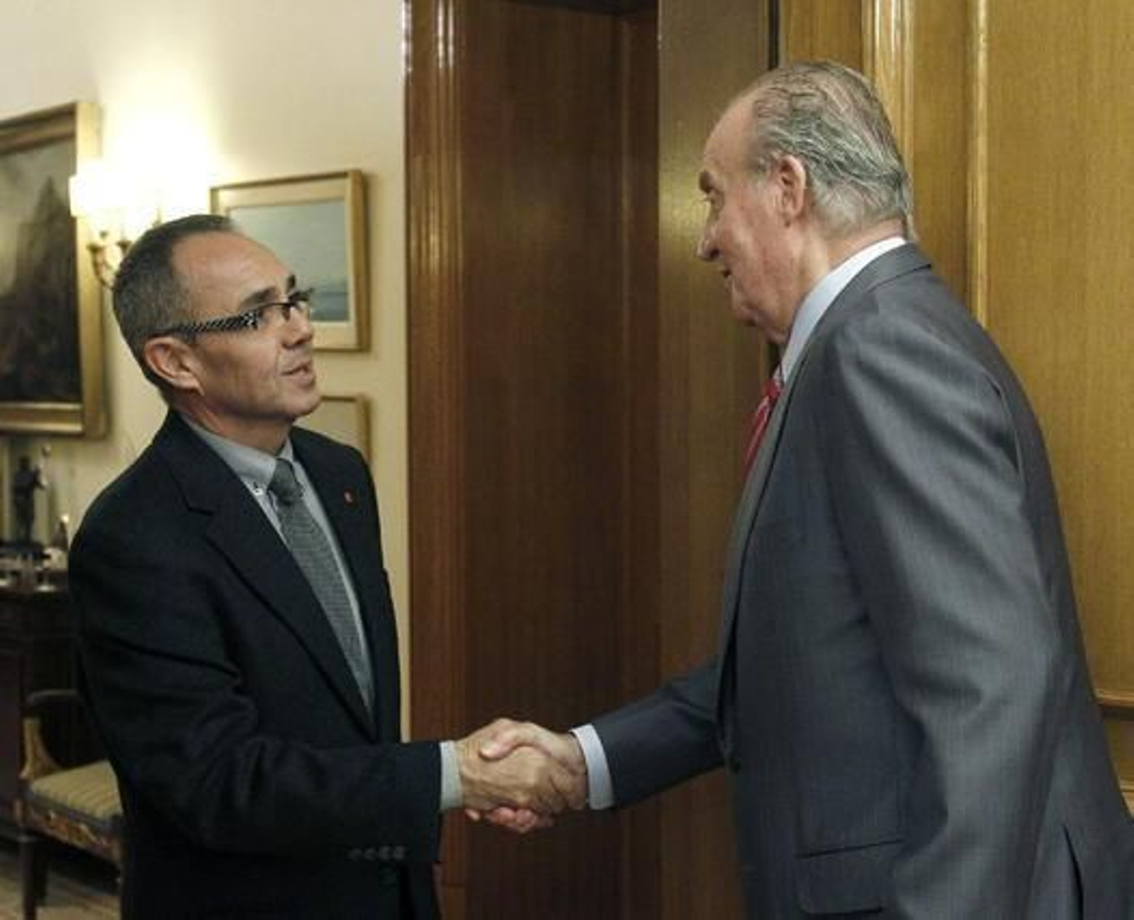 El rey Juan Carlos recibe al diputado de Iniciativa Per Catalunya Verds Joan Coscubiela

Foto: EFE