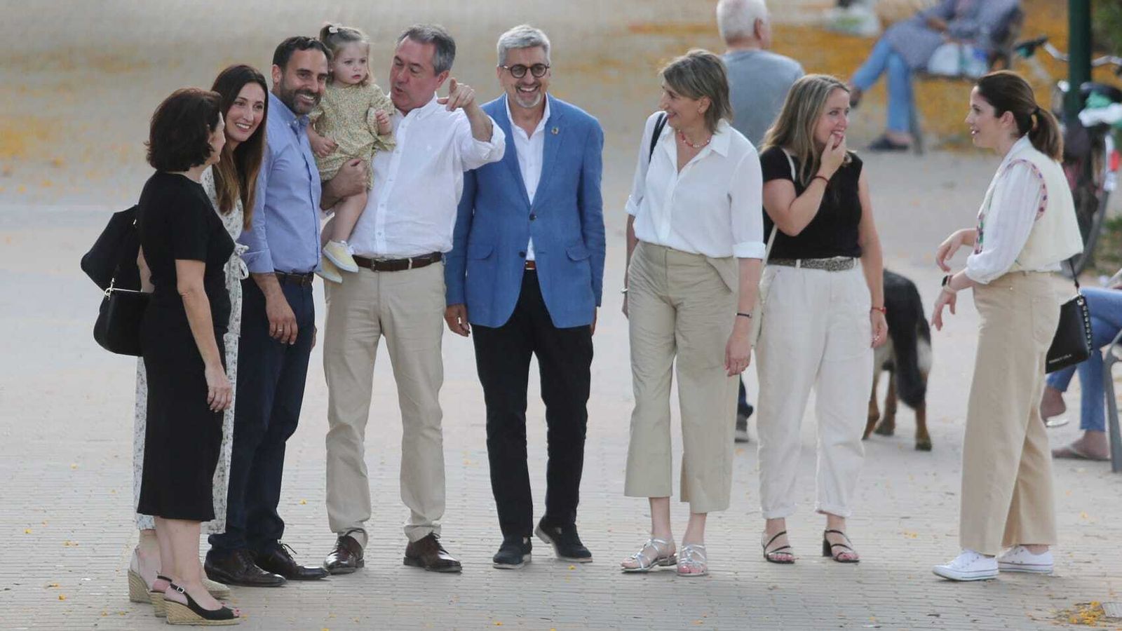 El candidato socialista llega al parque Huelin.