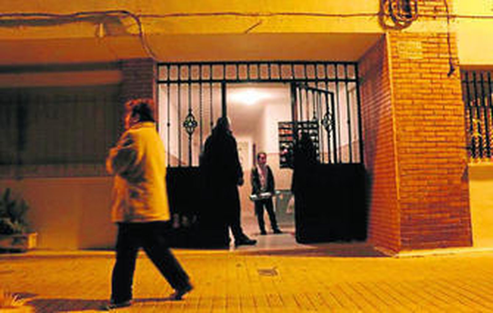 Portal de la vivienda del cabo fallecido, en el Sector Sur.