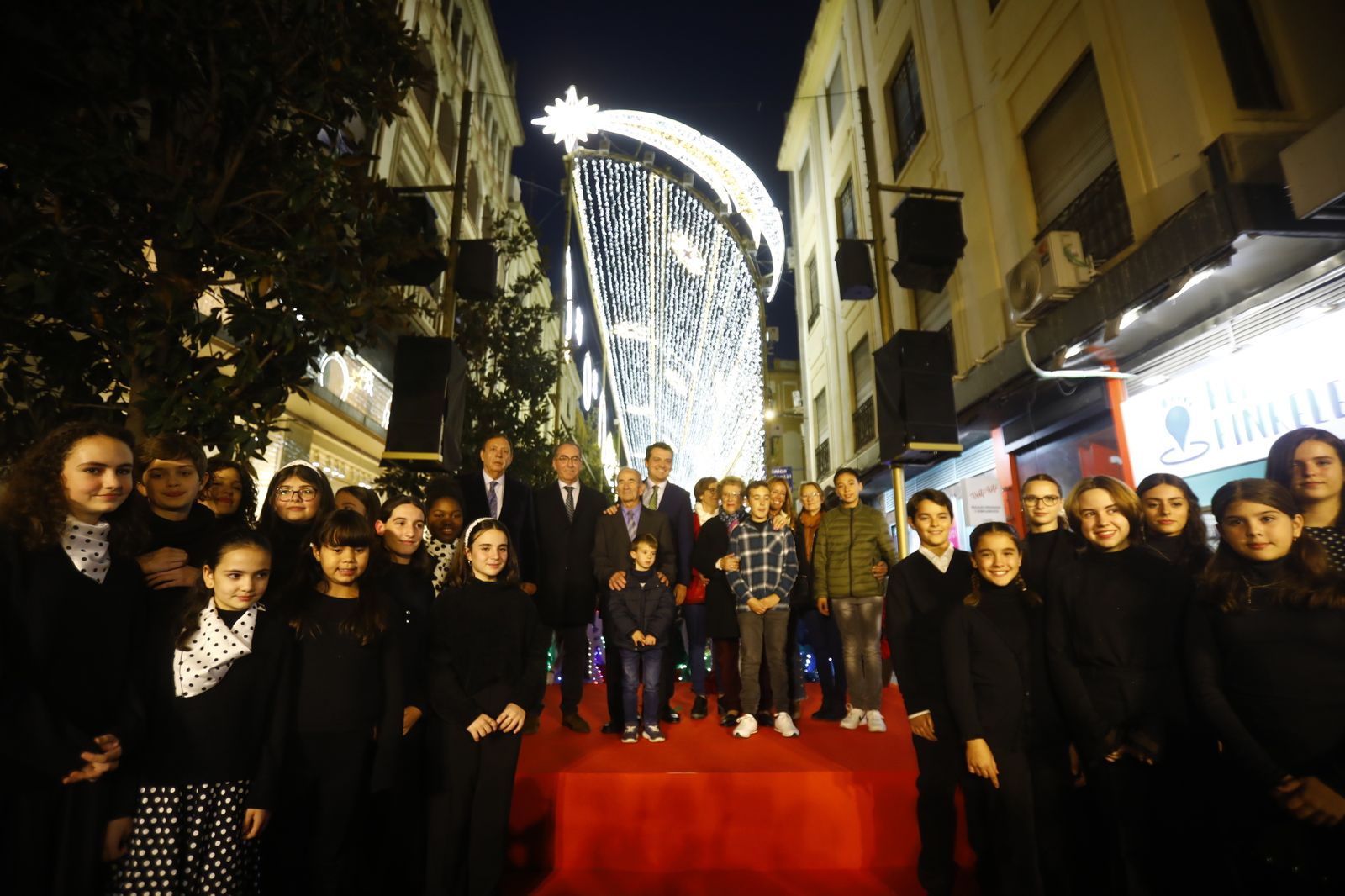 El encendido del espectáculo navideño de la calle Cruz Conde de Córdoba, en imágenes