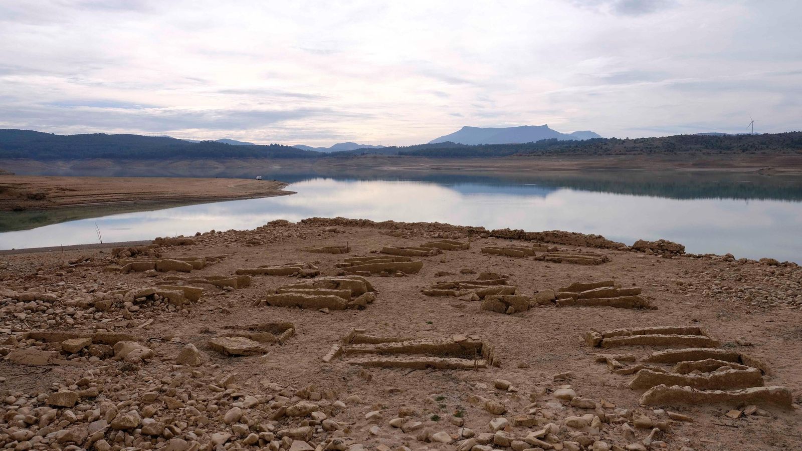 Necrópolis tardo romana y visigoda de las Eras de Peñarrubia, antes bajo el agua.