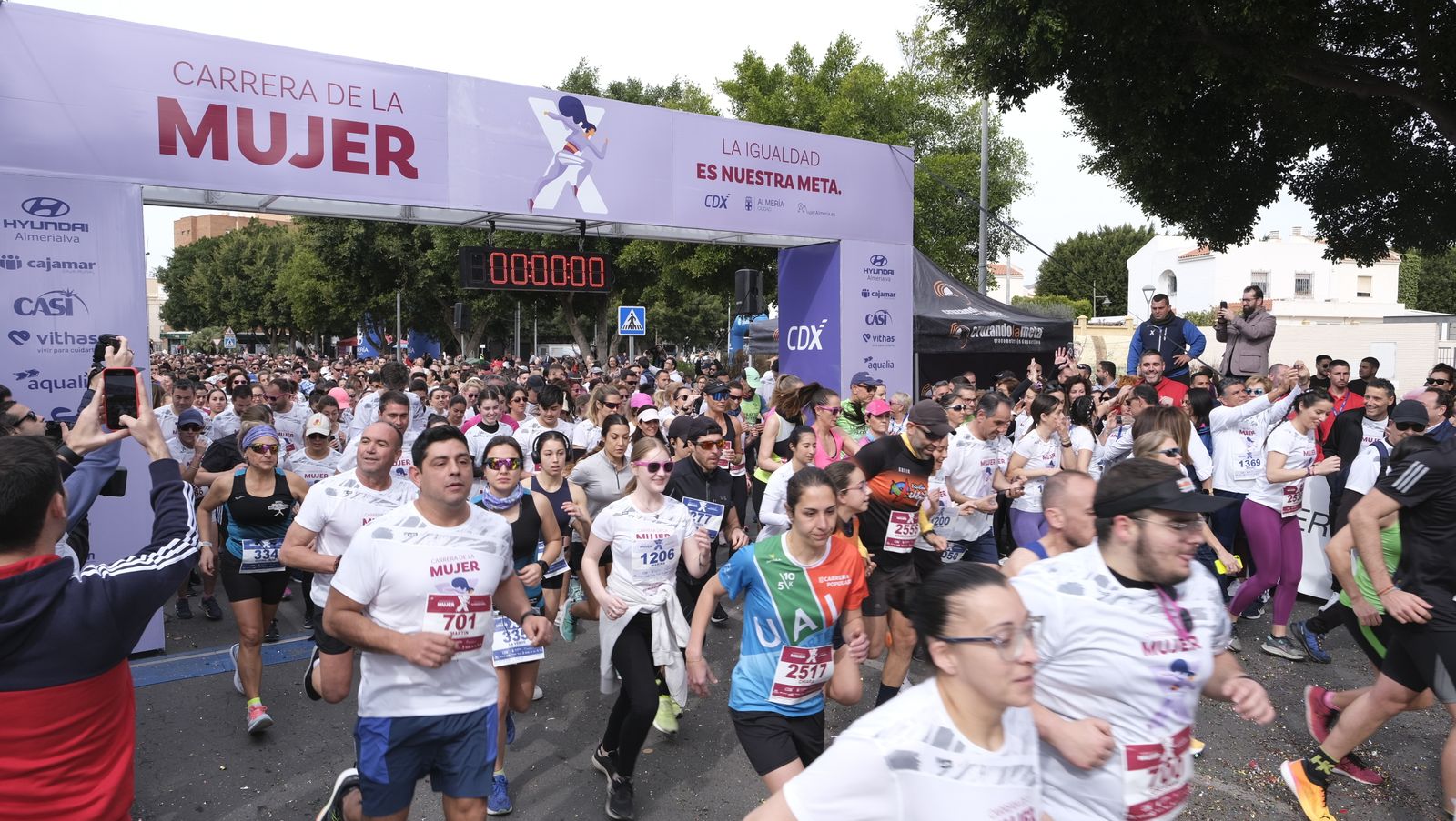 Imágenes de la Carrera de la Mujer 2023 en Almería
