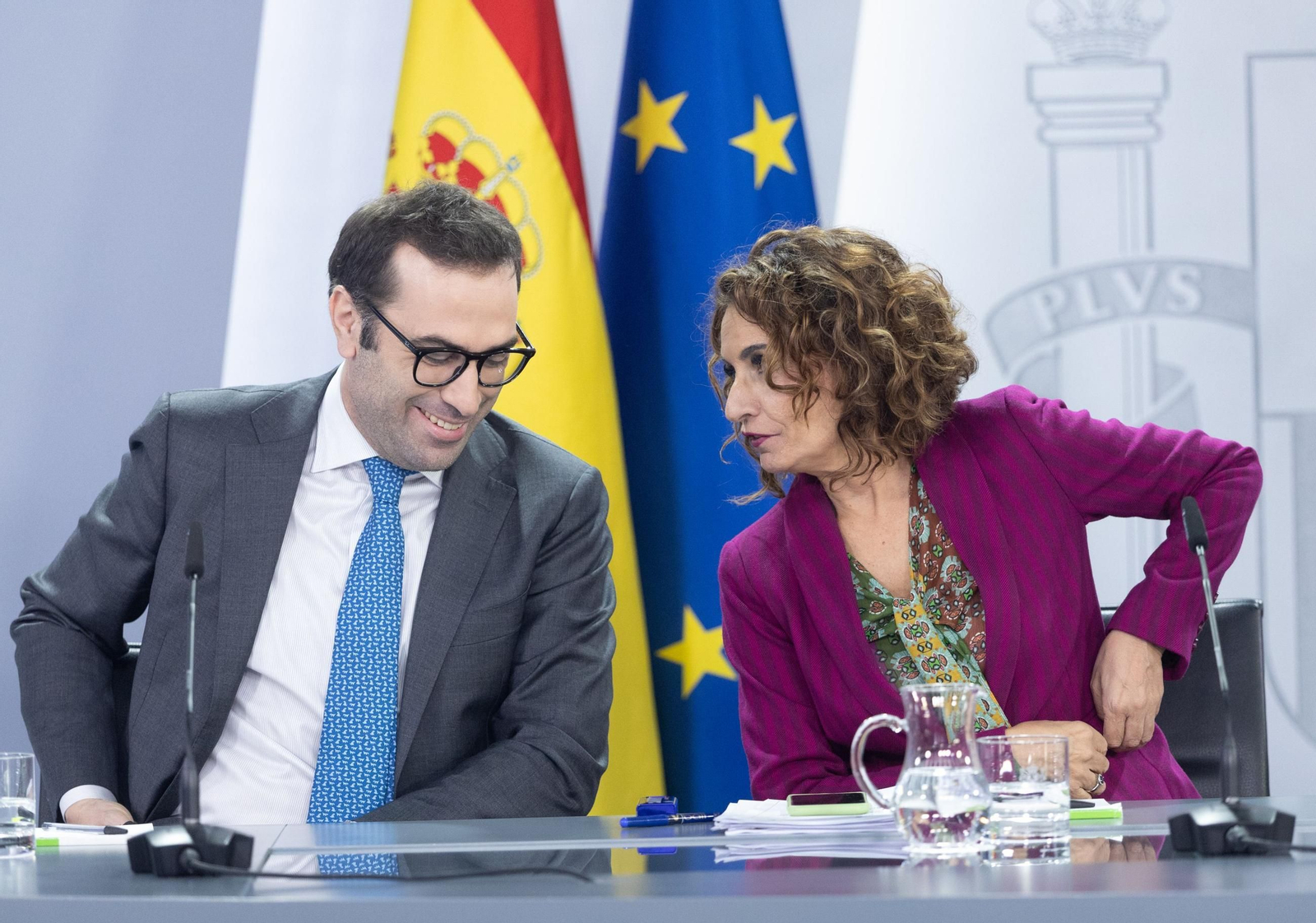 La vicepresidenta primera y ministra de Hacienda, María Jesús Montero, ayer en rueda de prensa junto al ministro de Economía, Carlos Cuerpo.