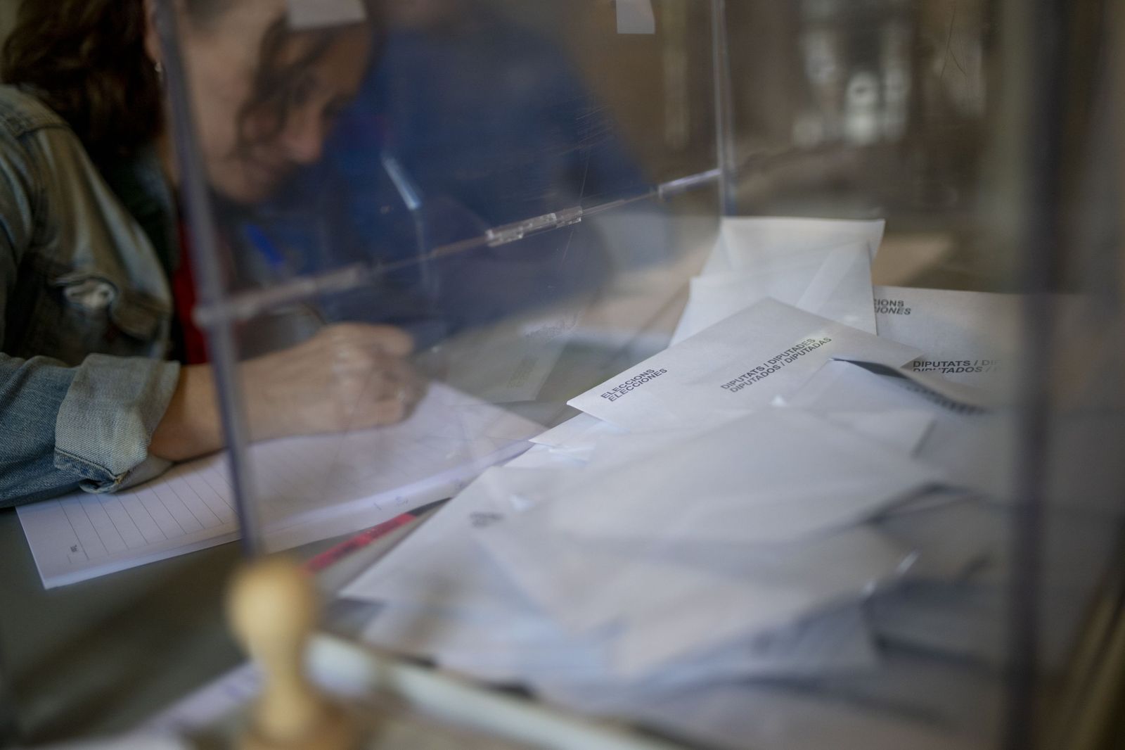 Las fotos de la jornada electoral en Cataluña