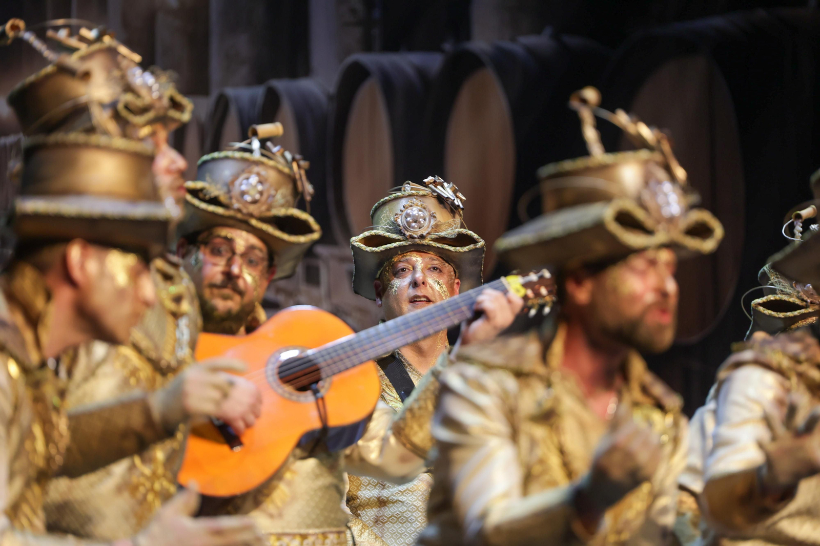 Imágenes de la actuación de la comparsa de Bollullos Par del Condado "La Sacristía" en las semifinales del Carnaval Colombino