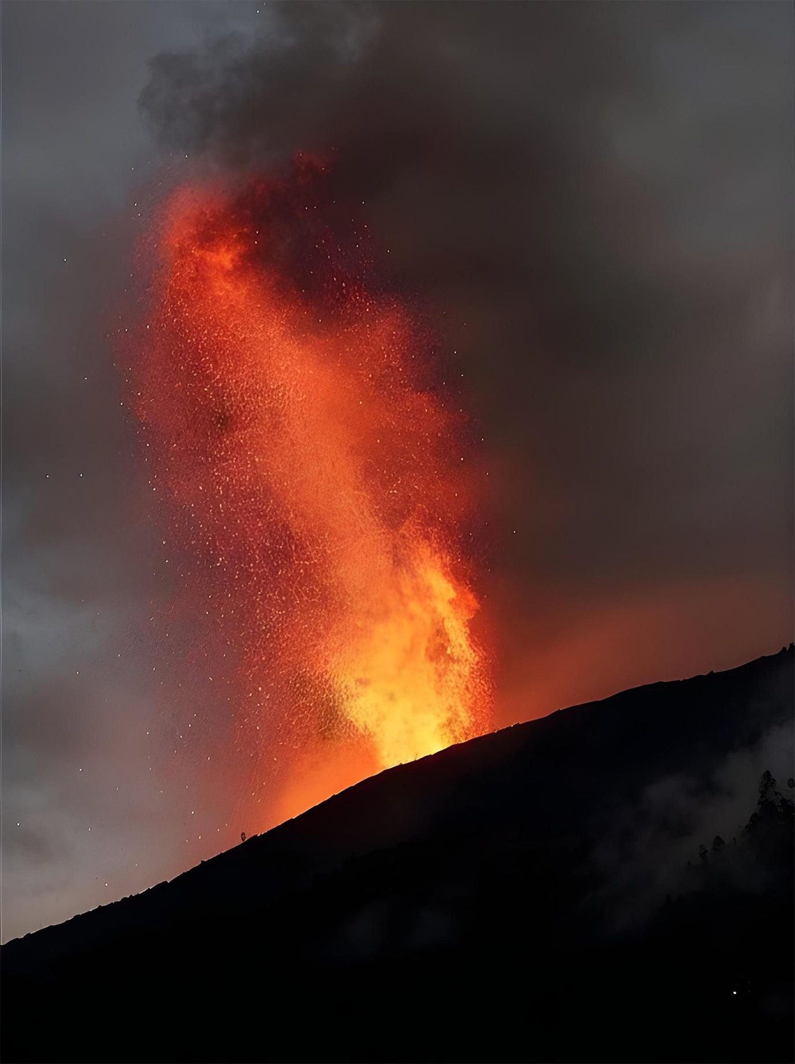 Imagen de un volcán remitida por la UGR.