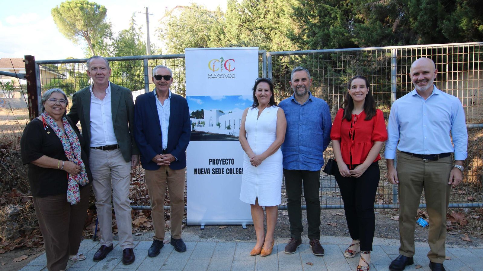 Presentación del proyecto de la nueva sede colegial en el terreno donde se levantará.
