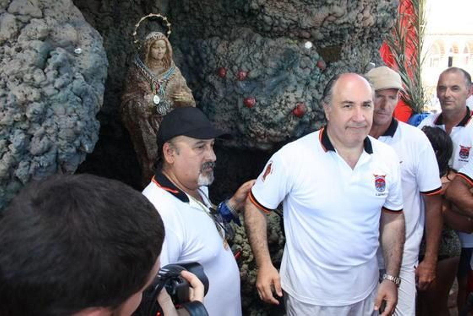 Miles de fieles recibieron con entusiasmo a la imagen en su llegada a la playa.

Foto: Fran Montes