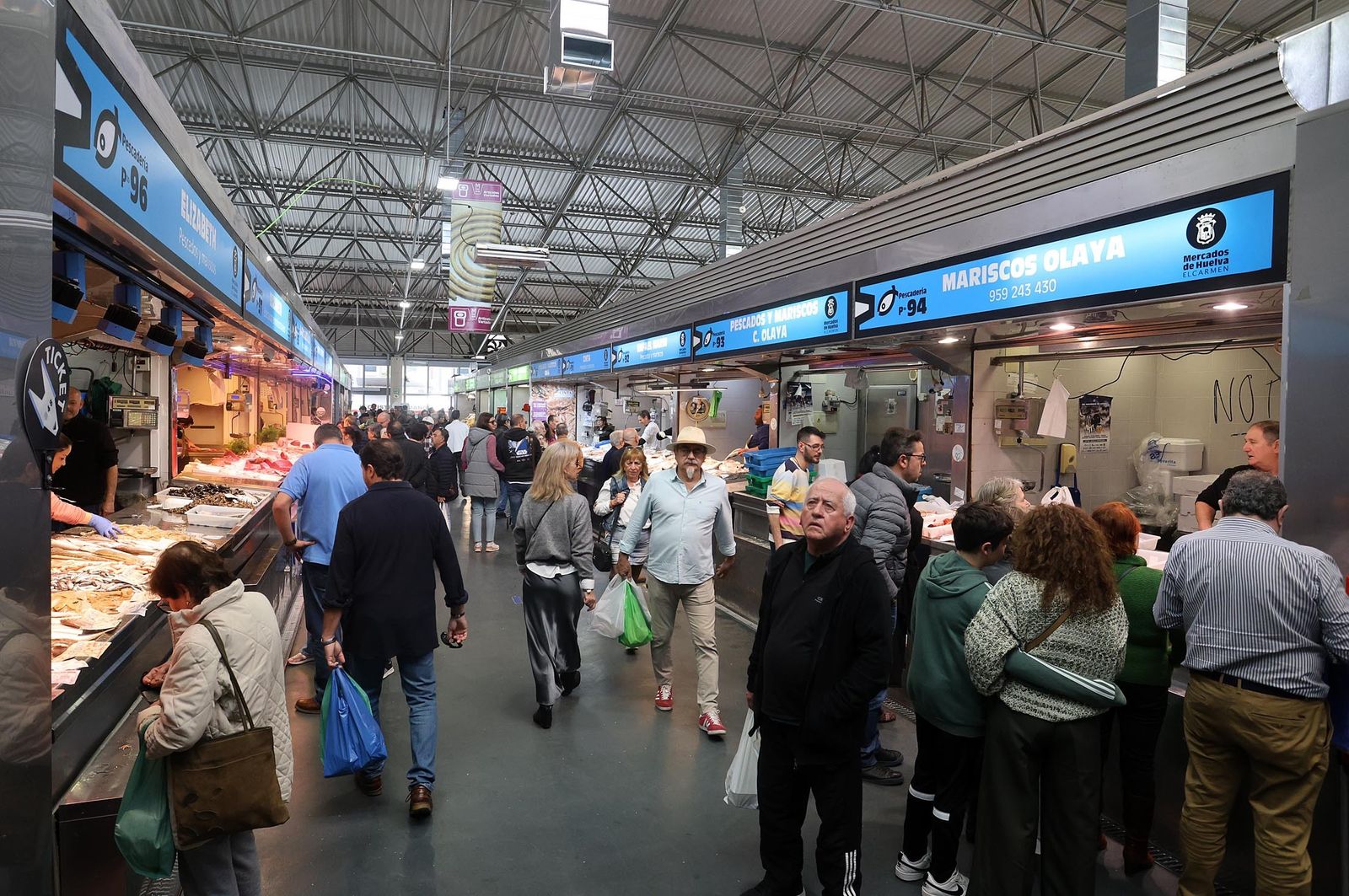 Imágenes del ambiente en la mañana del sábado en Huelva