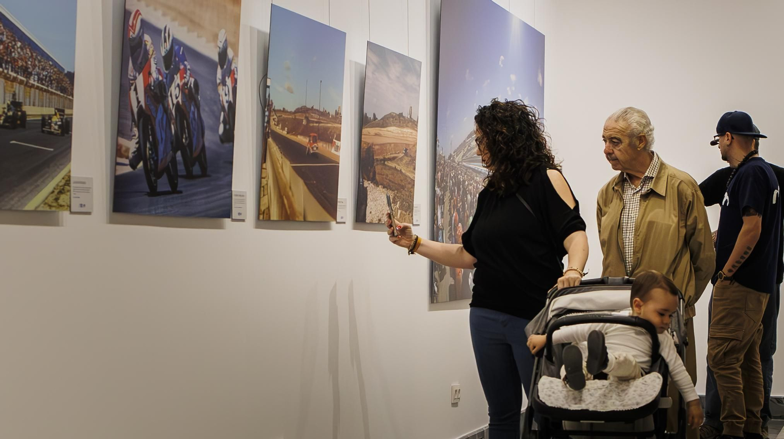 Imágenes de la exposición de los 40 años del Circuito de Jerez y de la marca Montesa