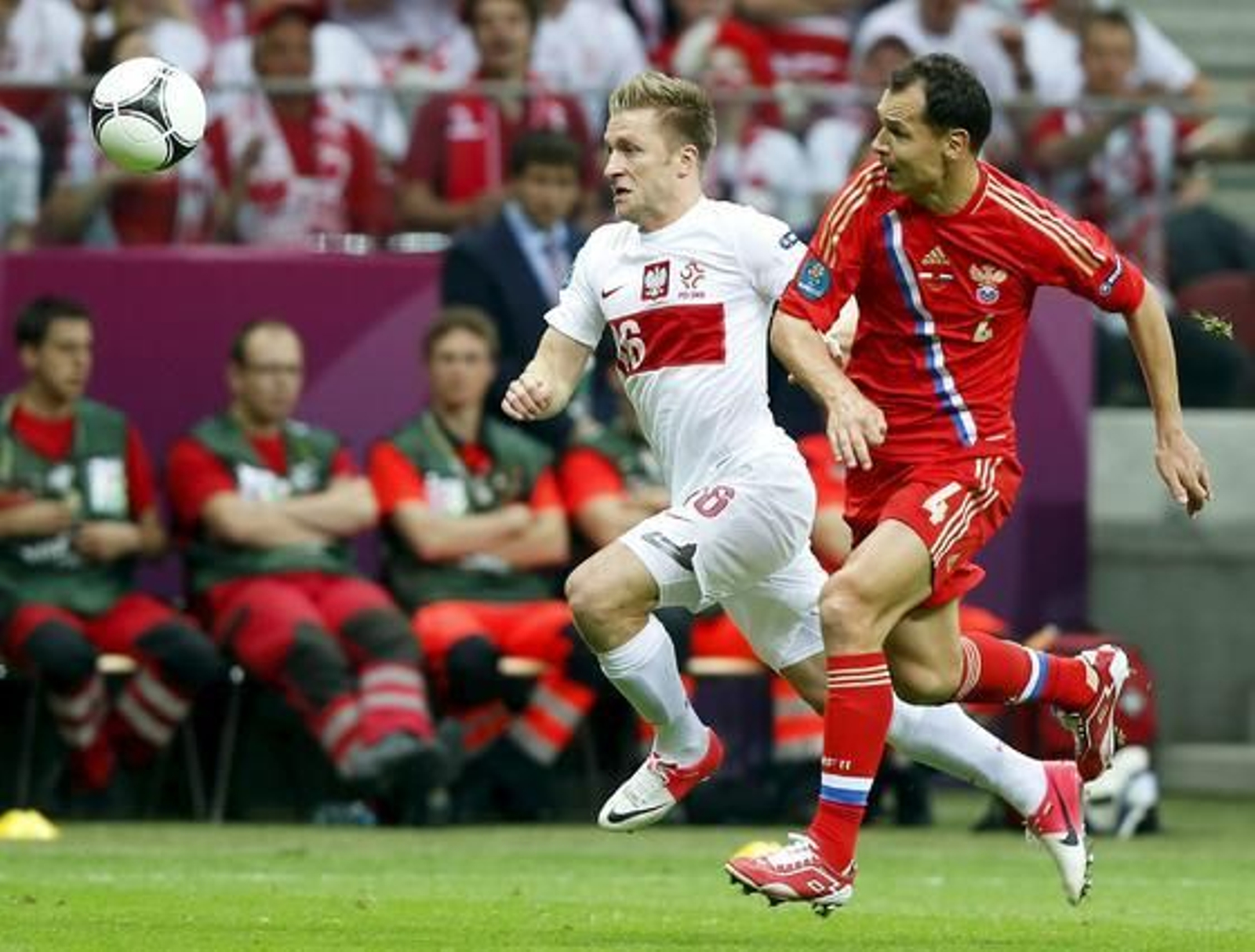 Polonia y Rusia empatan 1-1 en un partido loco en el que cualquiera pudo ganar.

Foto: EFE