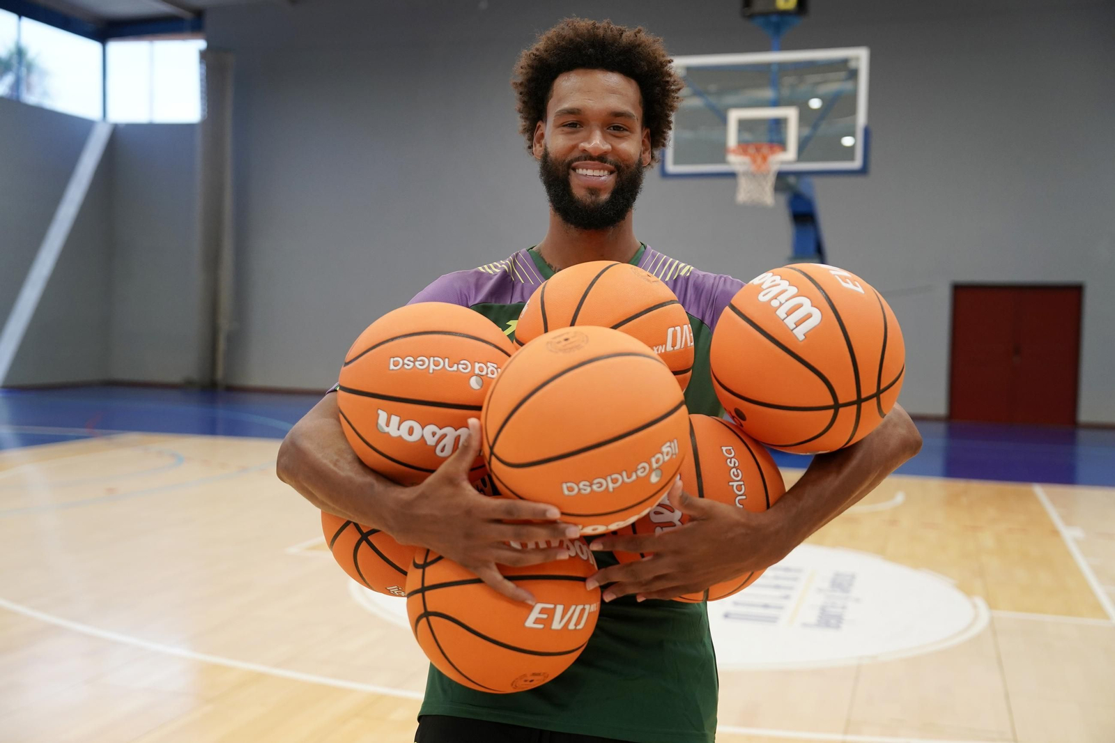 La presentación de James Webb III con el Unicaja, en imágenes