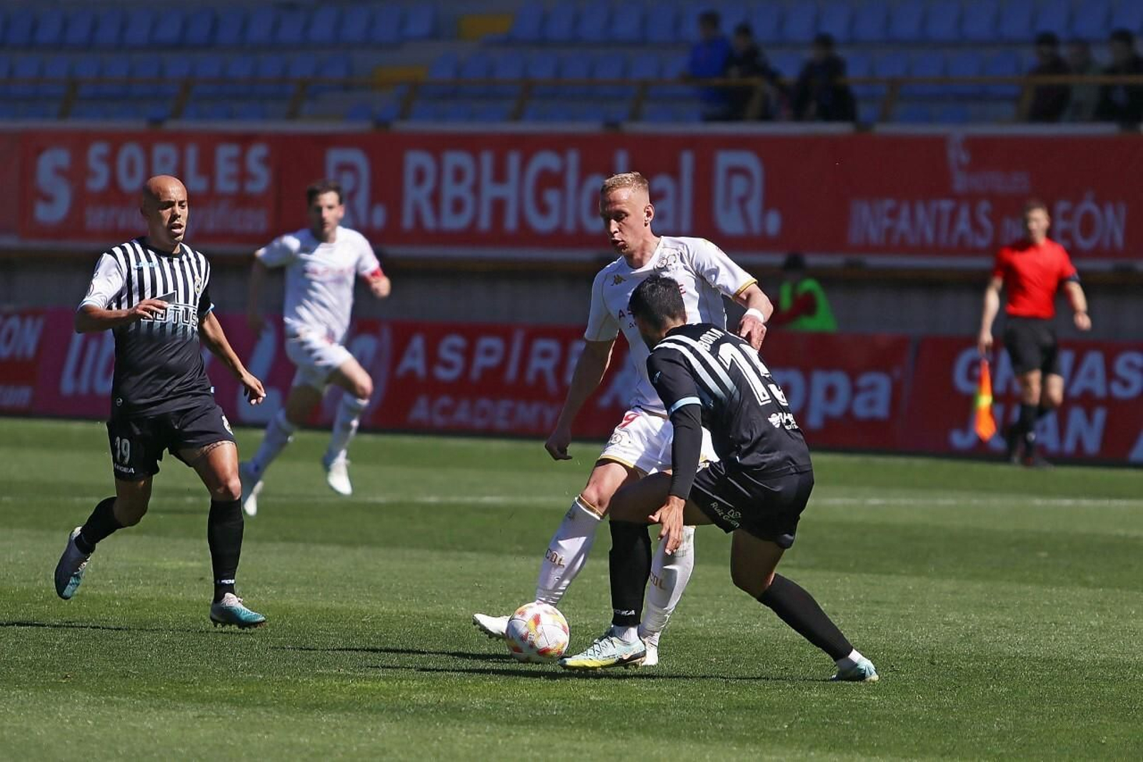 Las fotos del Cultural Leonesa-Balona (1-1)
