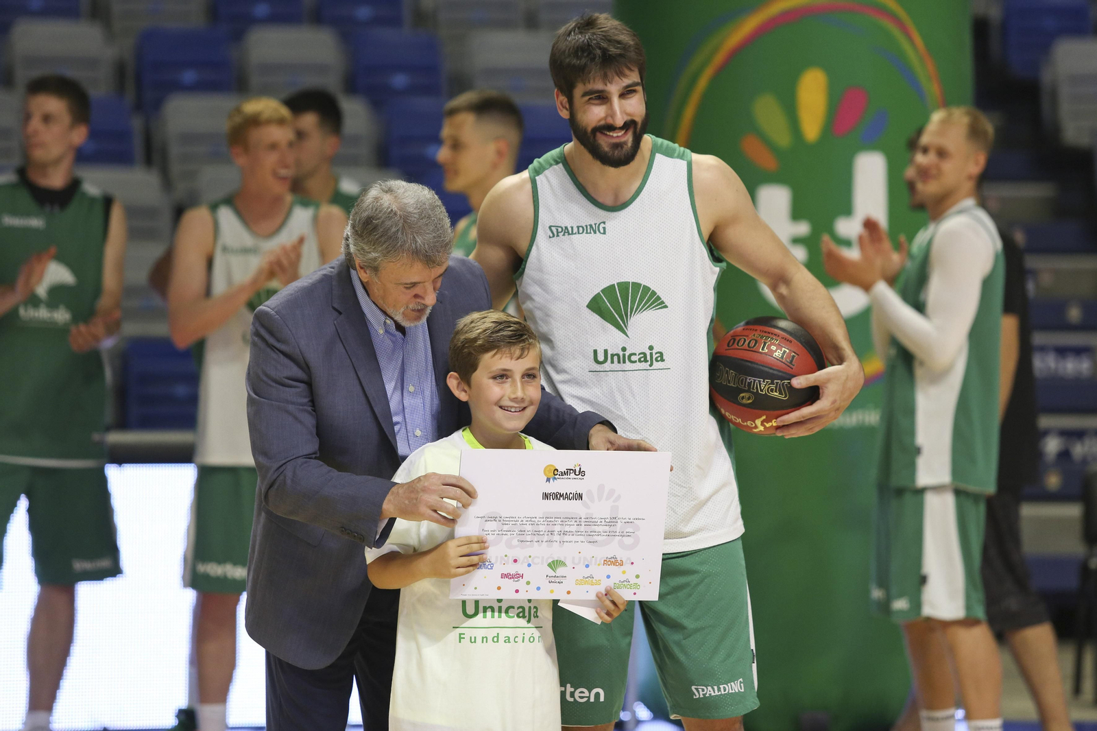 Dani Díez, Paco Alonso y el ganador del concurso para el Campus.
