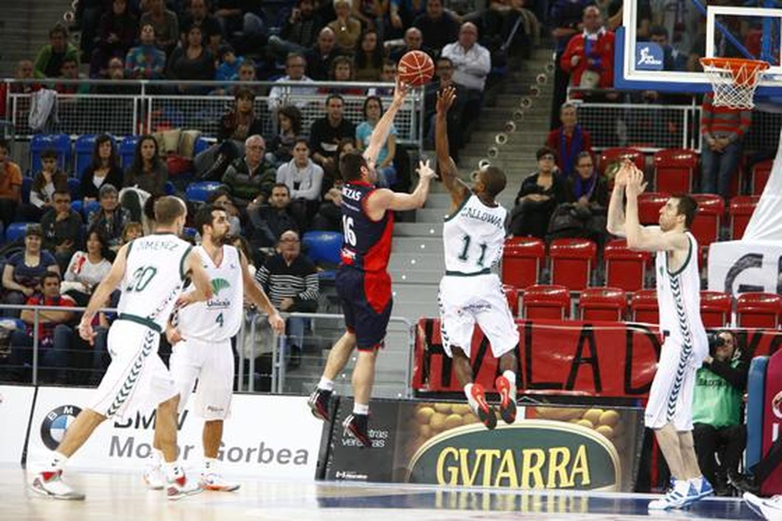 Las imágenes del Caja Laboral-Unicaja

Foto: Josu Izarra