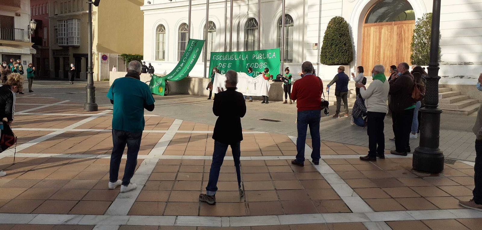 Una de las concentraciones de la Marea Vede ante el Ayuntamiento portuense.