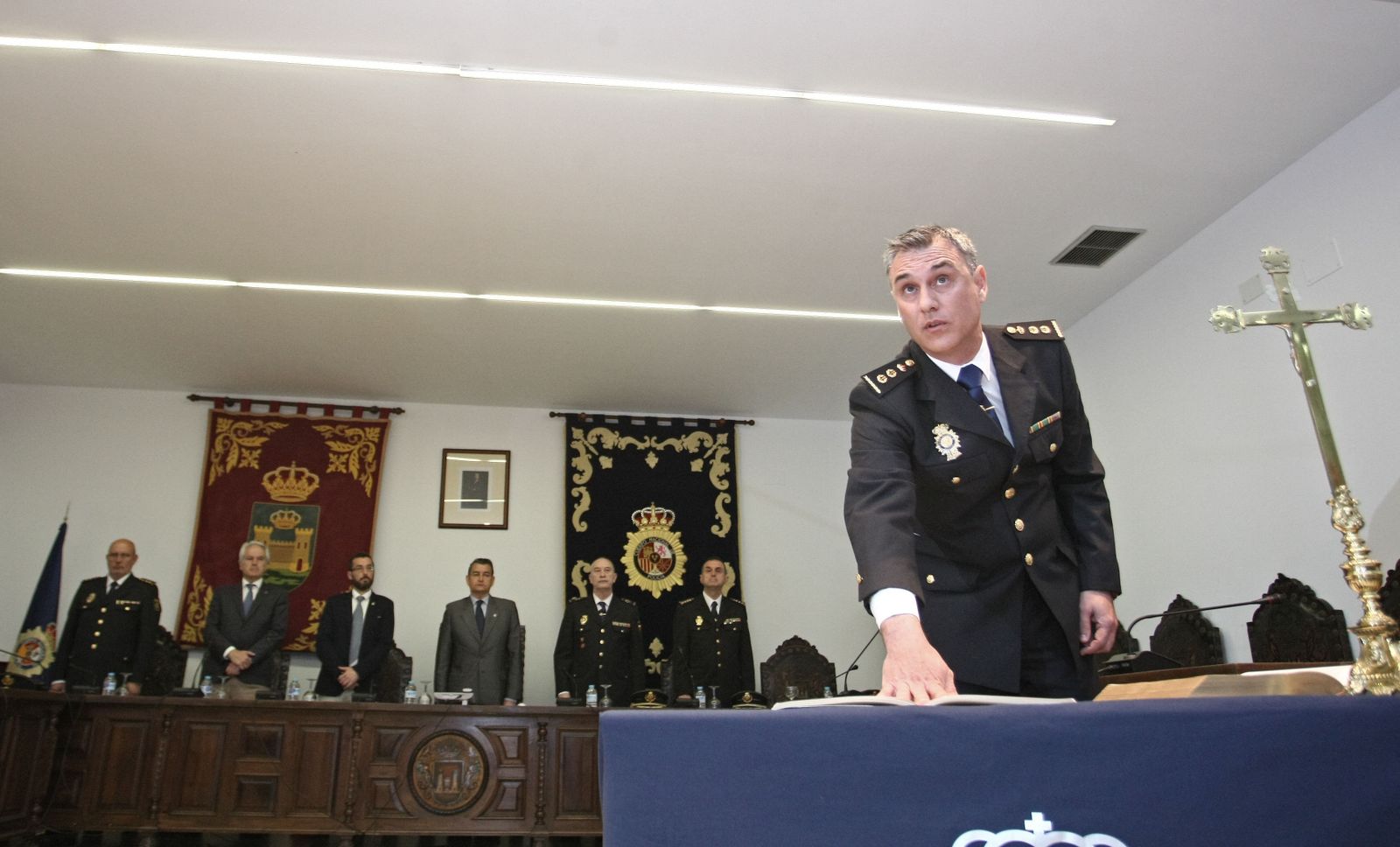 Roberto Rodríguez jura su cargo en el salón de plenos de La Línea.