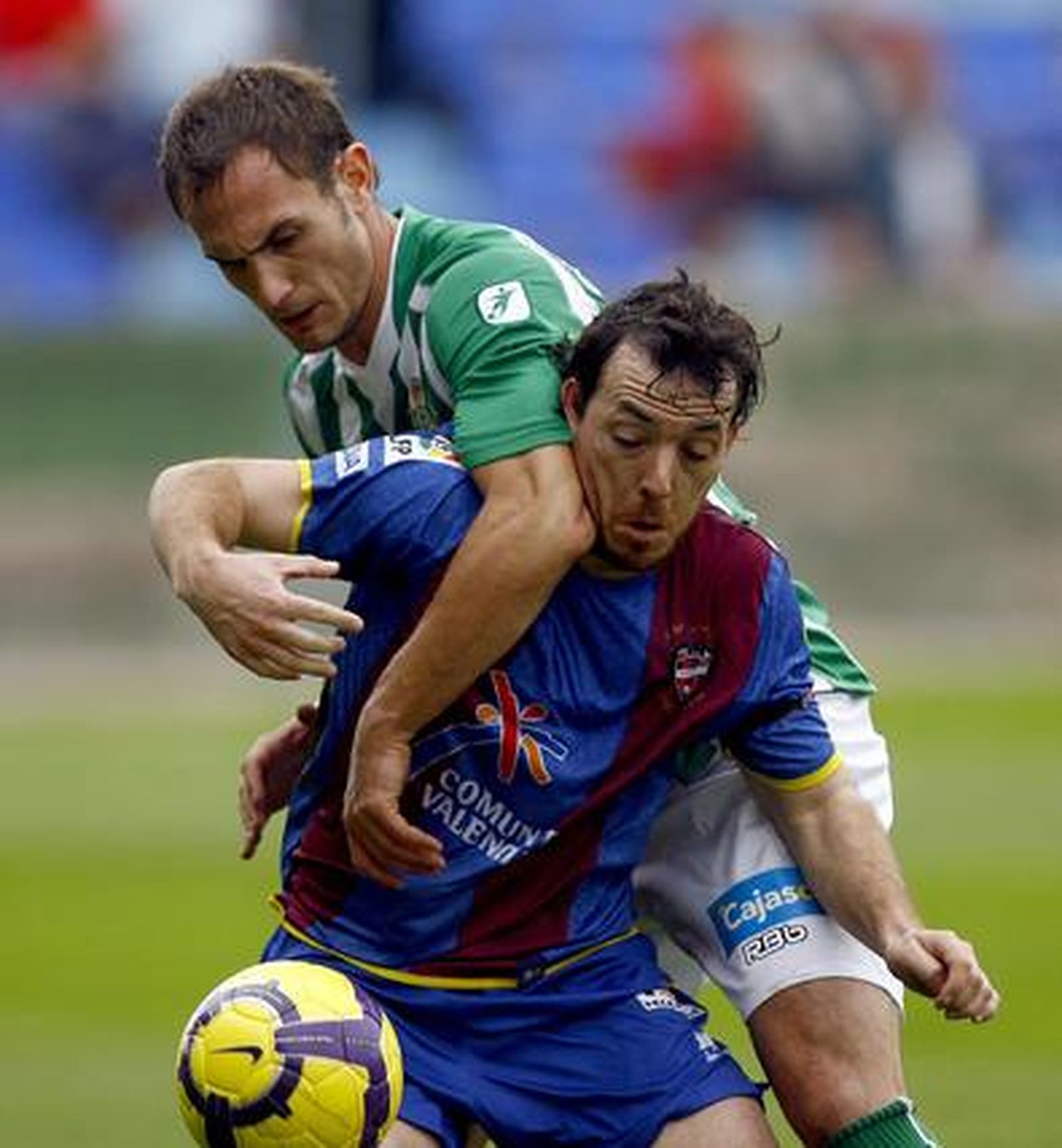 El equipo verdiblanco no puede sacar adelante los partidos lejos del Manuel Ruiz de Lopera. / LOF